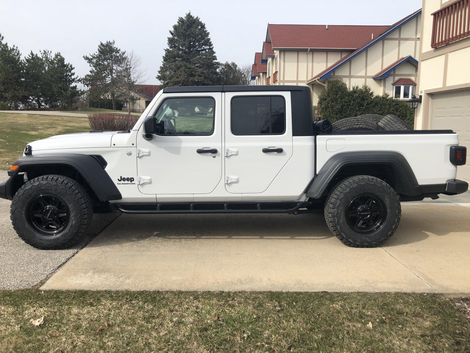 Jeep Gladiator bigger tires on unlifted Sport S CD95382C-FCBE-45B0-B34B-9B2532859C9A