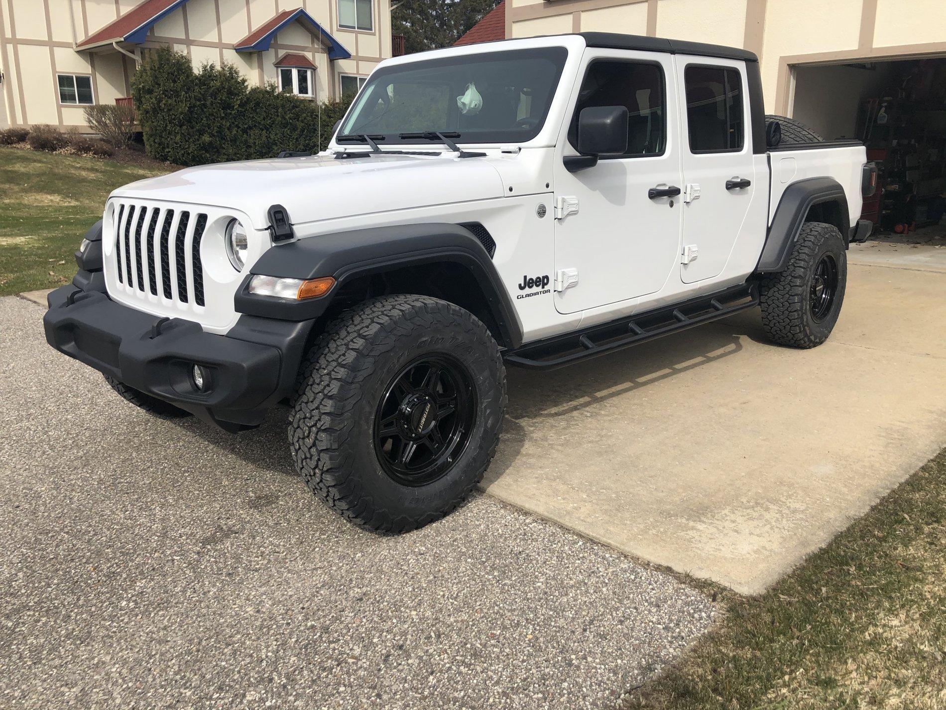 Jeep Gladiator bigger tires on unlifted Sport S F10C13EA-97E7-445A-A58E-D9BFB082BFBF