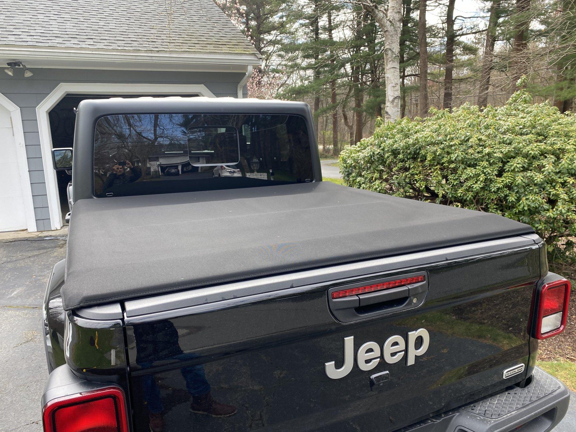 Jeep Gladiator 3 week old Mopar Tonneau cover (soft, roll up) DAB78A80-AF4C-4B06-907C-92F50AD38D7C