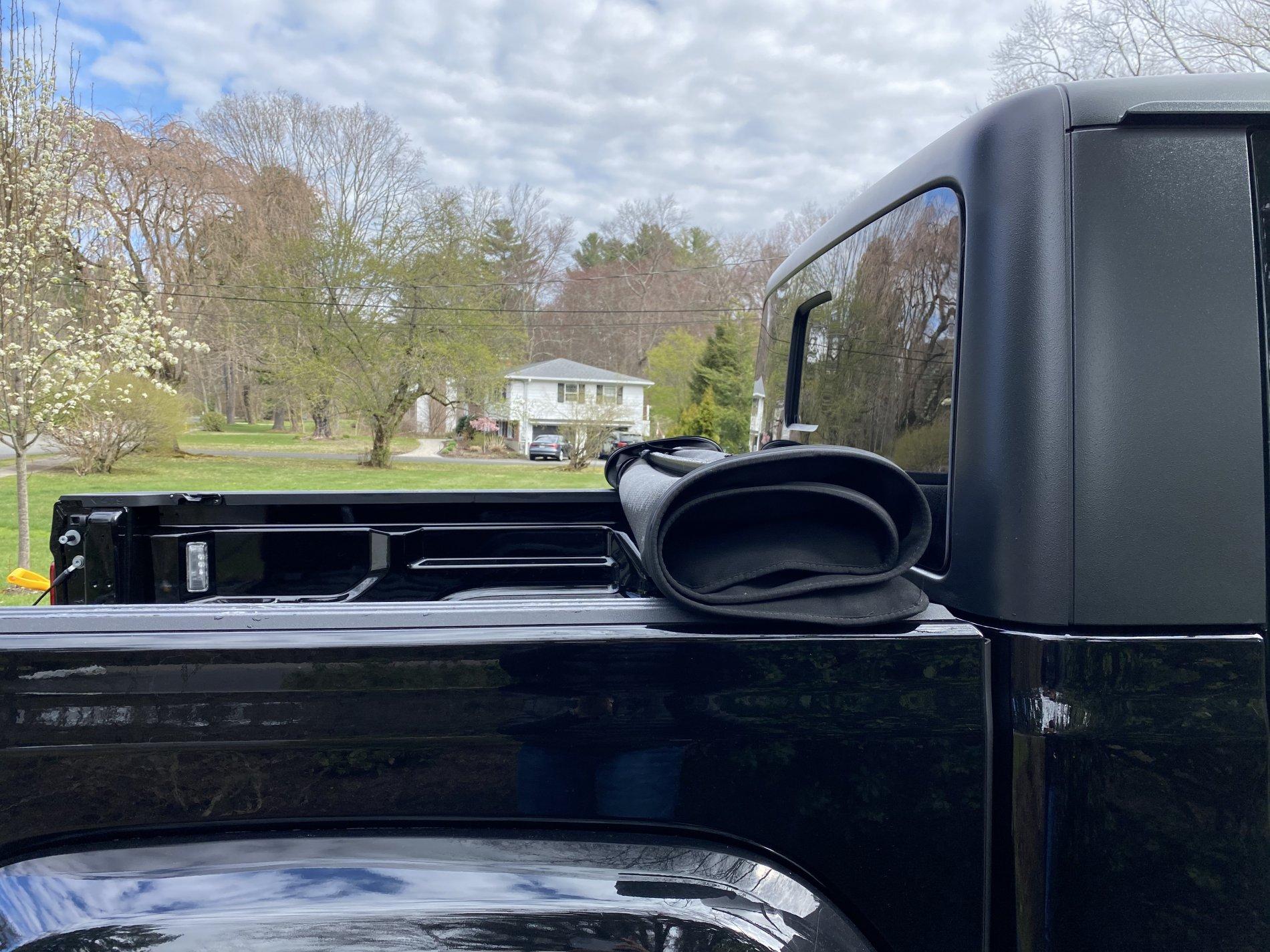 Jeep Gladiator 3 week old Mopar Tonneau cover (soft, roll up) 925992F1-B499-4E68-B8E4-C907A2D1657C