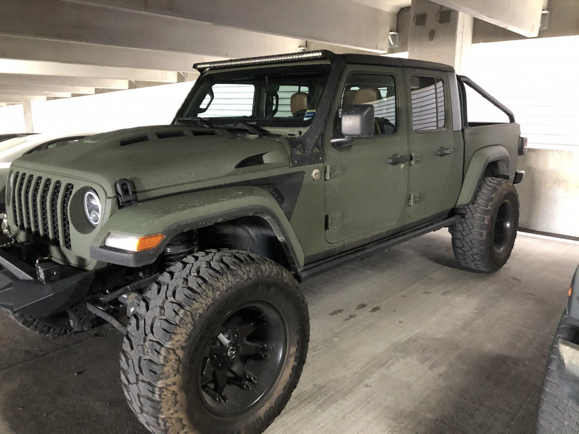 Jeep Gladiator AMP Research Auto Running Boards A2B2B99C-84E3-4A97-97D3-DE7282A63BF7