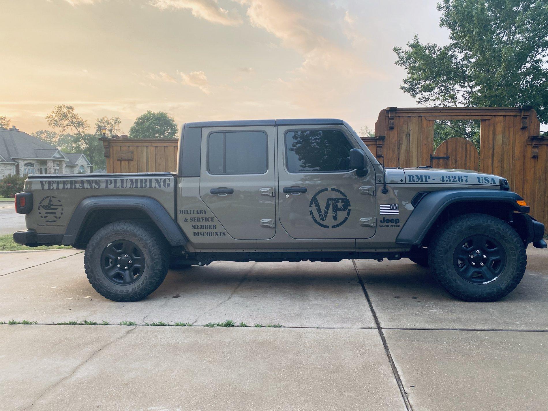 Jeep Gladiator Max tow with or without hood “Gladiator” stickers? 7A0F82D0-9F04-451A-90B3-5227513D0FF7