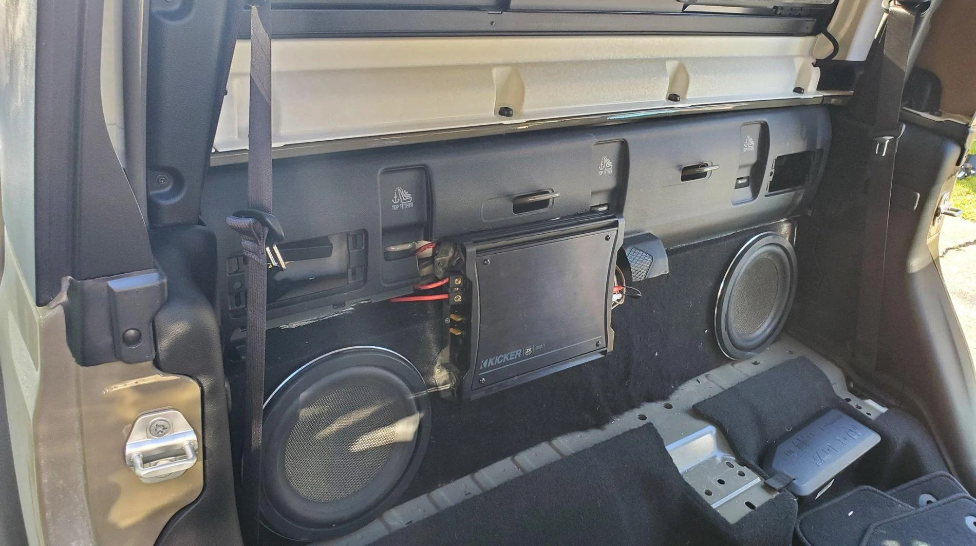 Jeep Gladiator Premium subwoofer upgrade. 94376333_267387857767814_5760902177438564352_n
