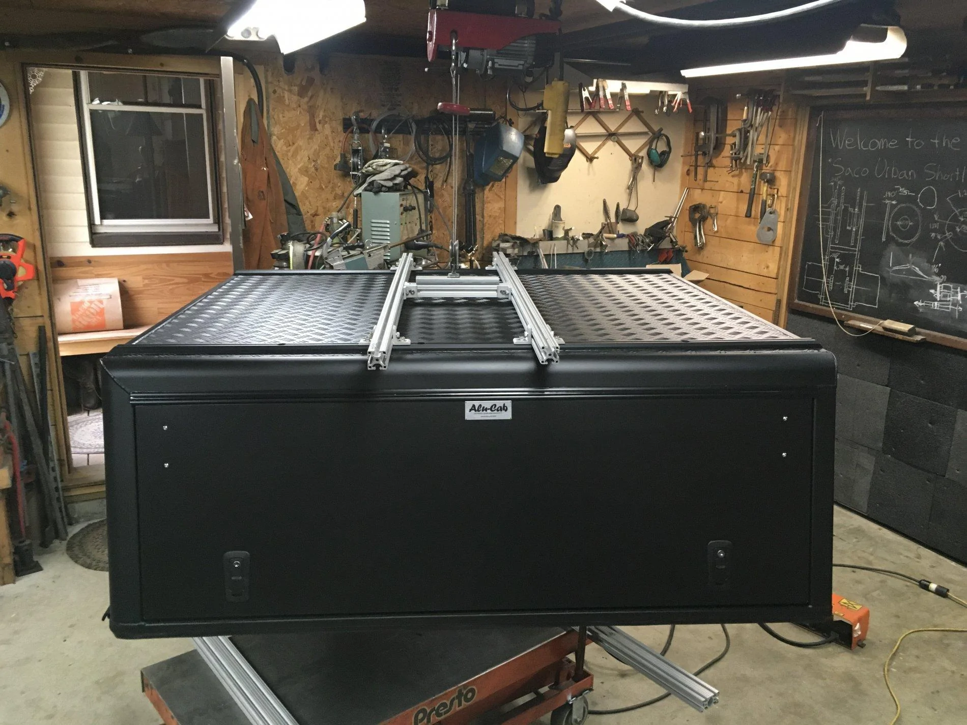 Jeep Gladiator Alu-Cab Gladiator Bed Cap 9930F5D2-81B5-447F-85DB-2C318AD4F461