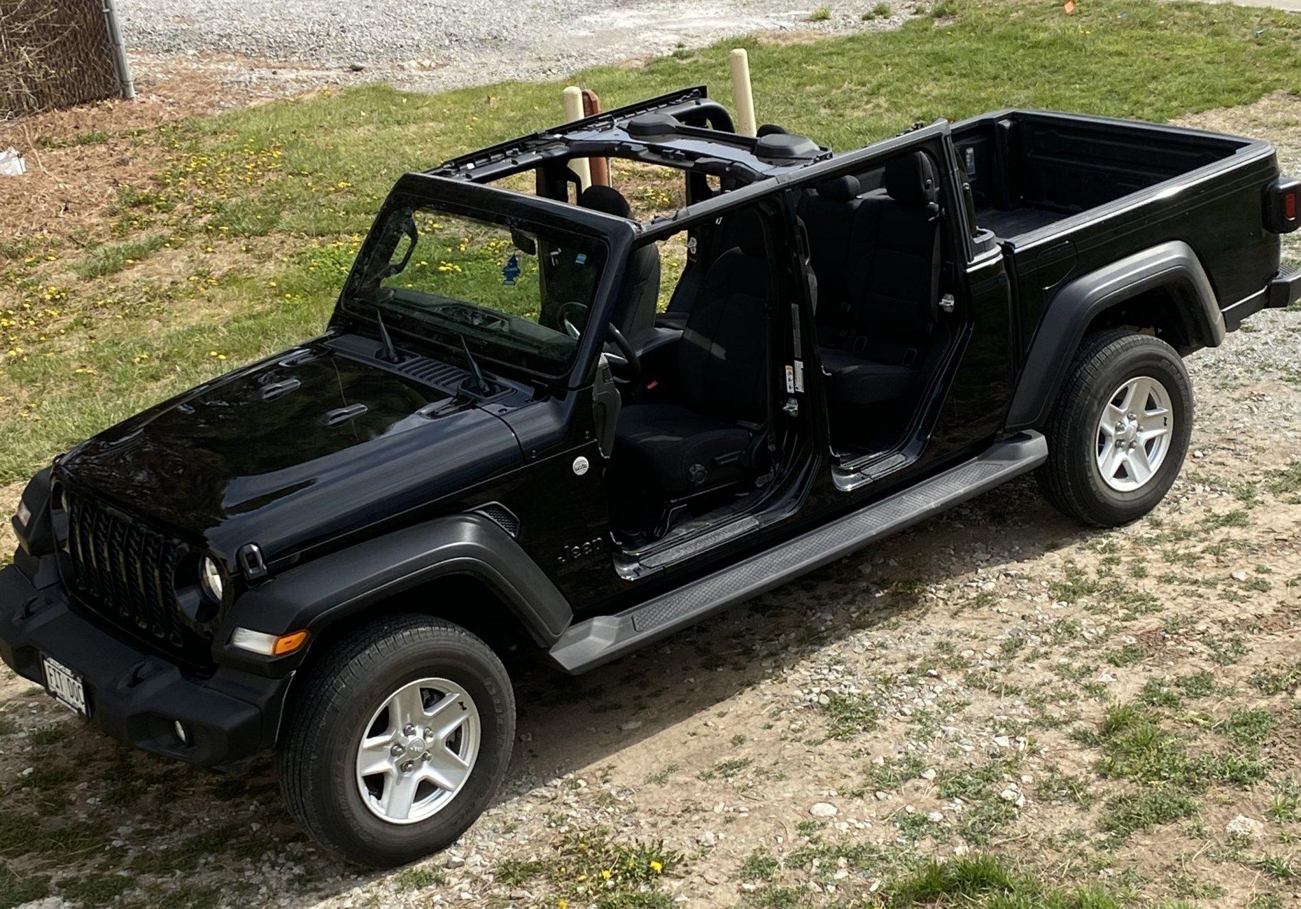 Jeep Gladiator OEM Gladiator Running Boards 9907B9AA-1E38-48A8-9577-3F7D3EF1DDD1