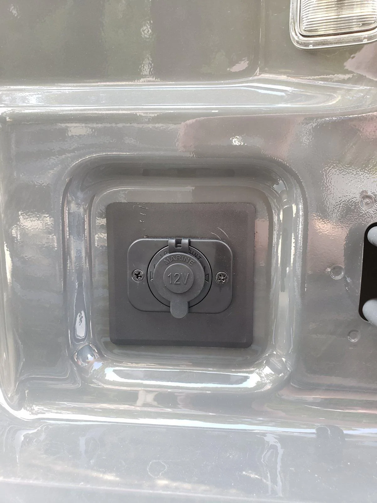 Jeep Gladiator No bed power? No problem! $9.99 do it yourself. 20200427_151741
