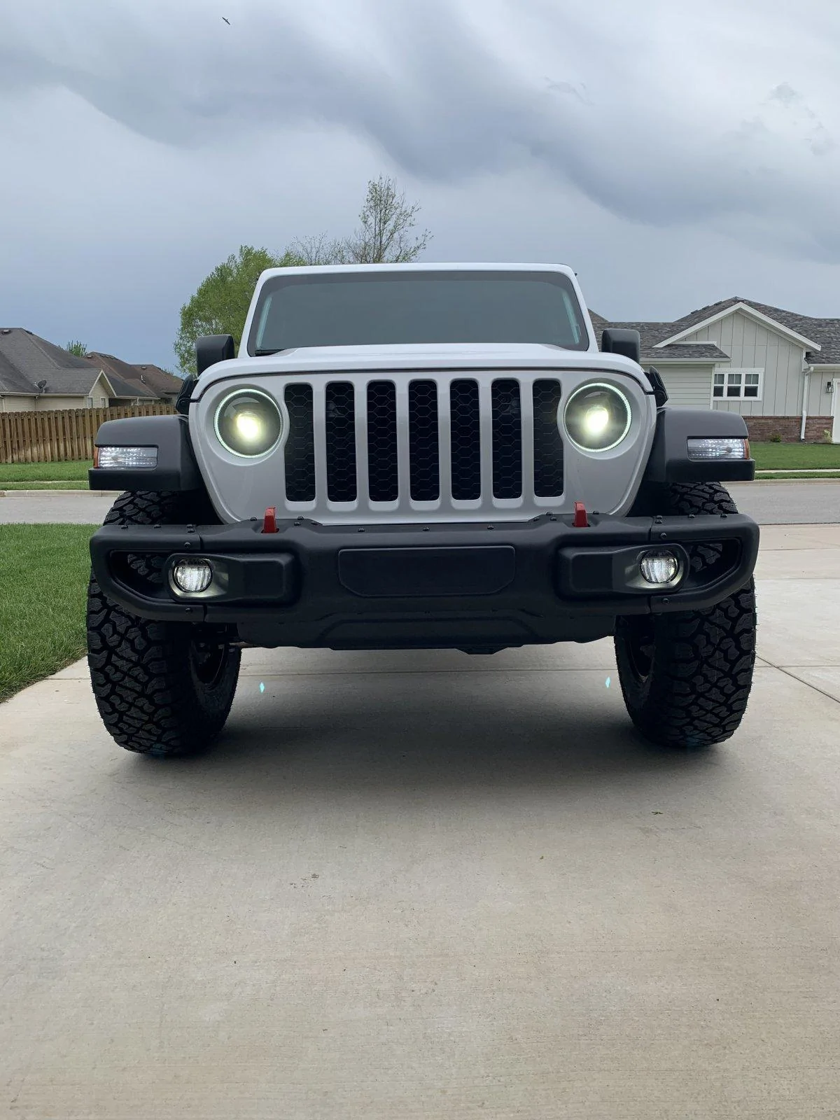 Jeep Gladiator Bunchahoopla White Sport Build 7795AA90-2D2A-417C-8729-2DA284814C61