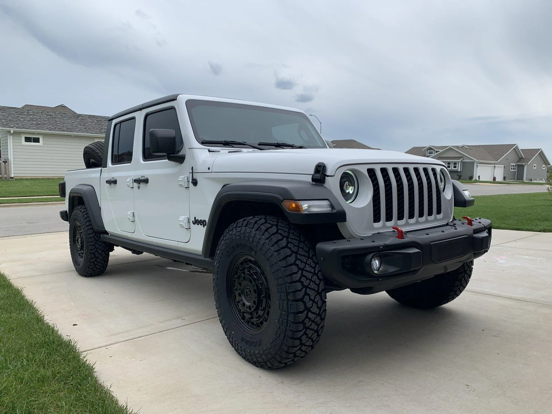Jeep Gladiator Bunchahoopla White Sport Build F4717194-6FBD-4CF9-82F9-5CB2D98F110A