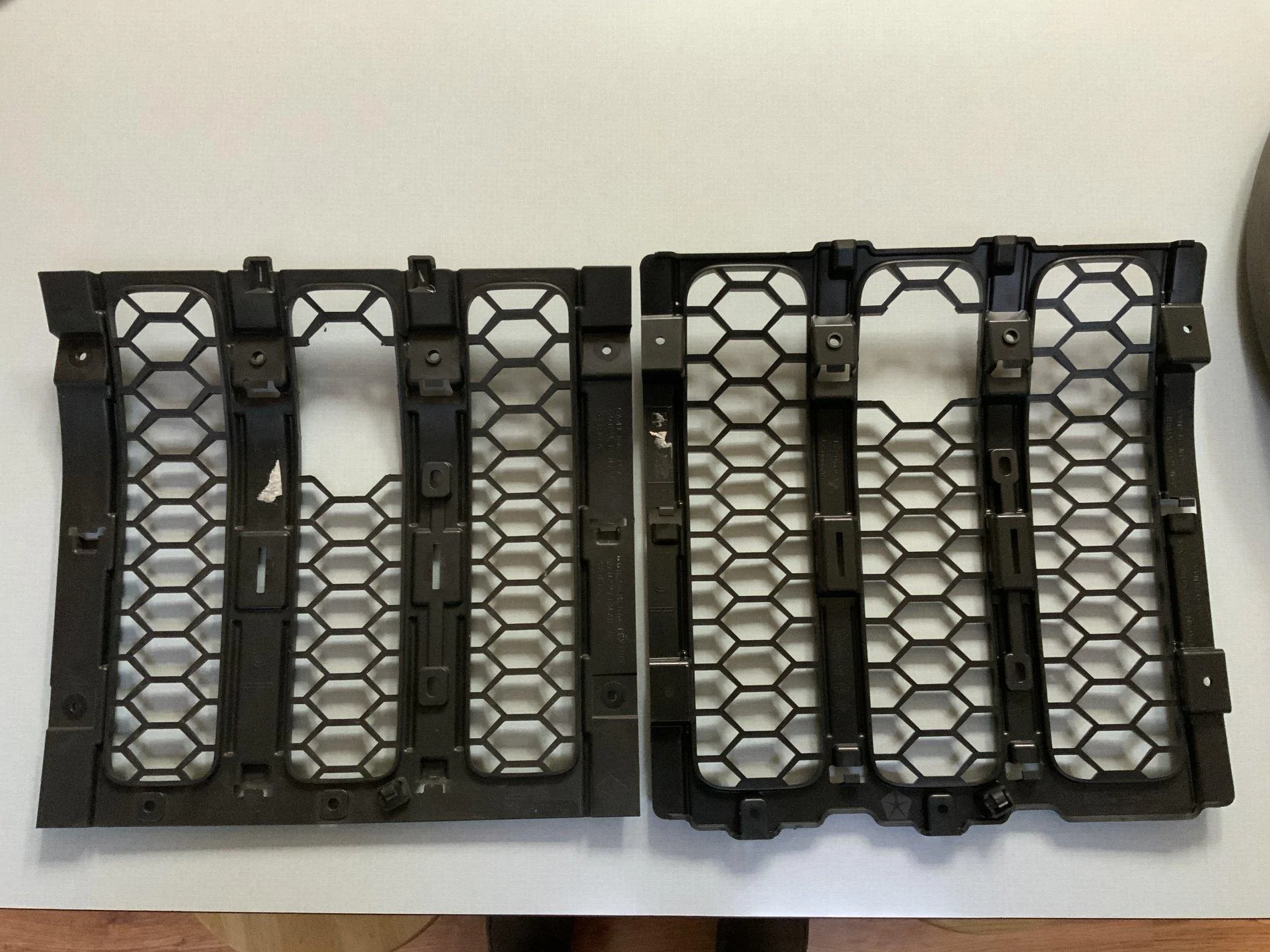 Jeep Gladiator It looks like there are maybe 5 different center grill inserts available from Mopar! 258FA96B-9B6D-4E26-BF07-CED9D01E9F29