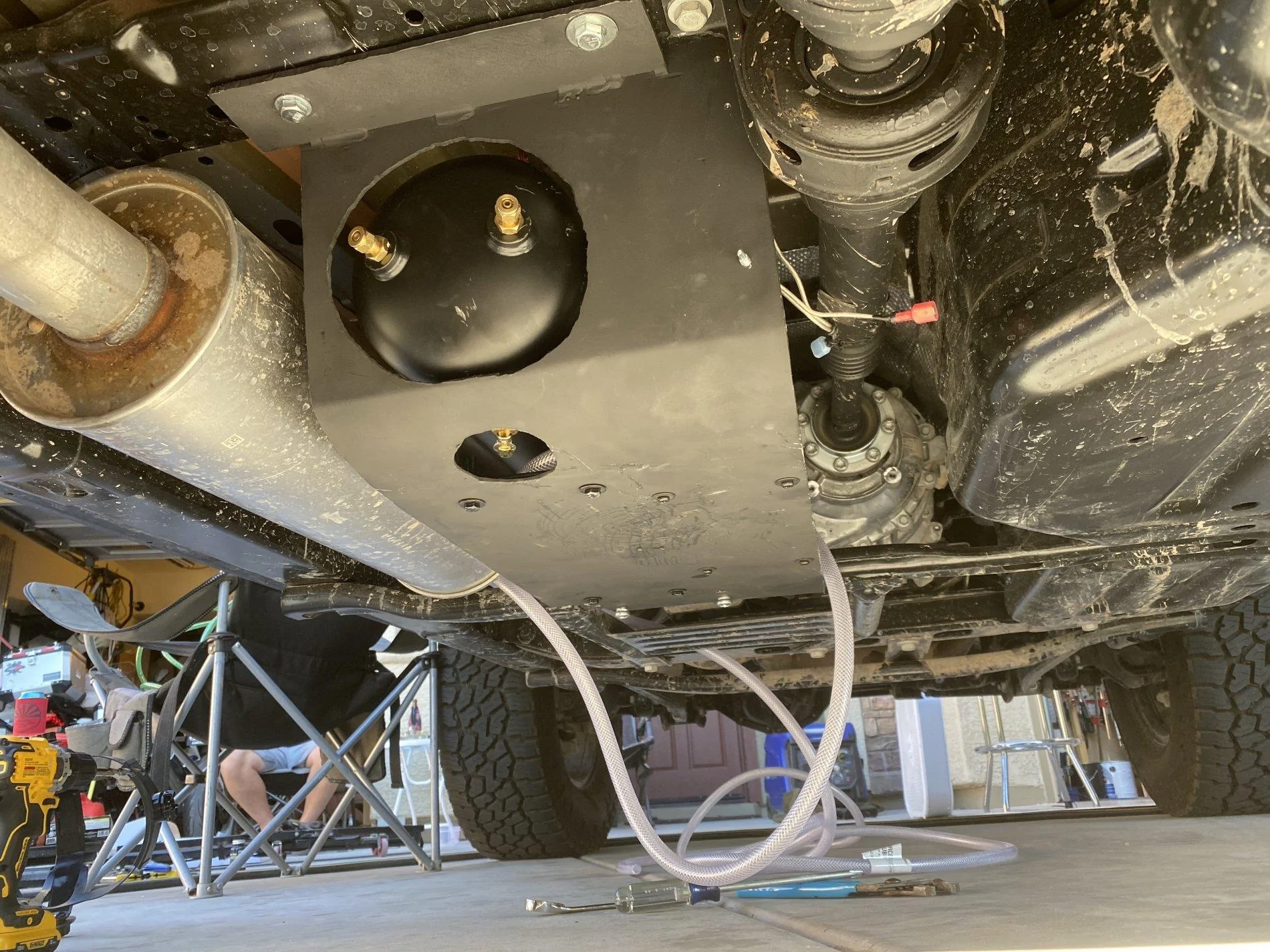 Jeep Gladiator Onboard air compressor & tank installation on home built skid plate IMG_6510