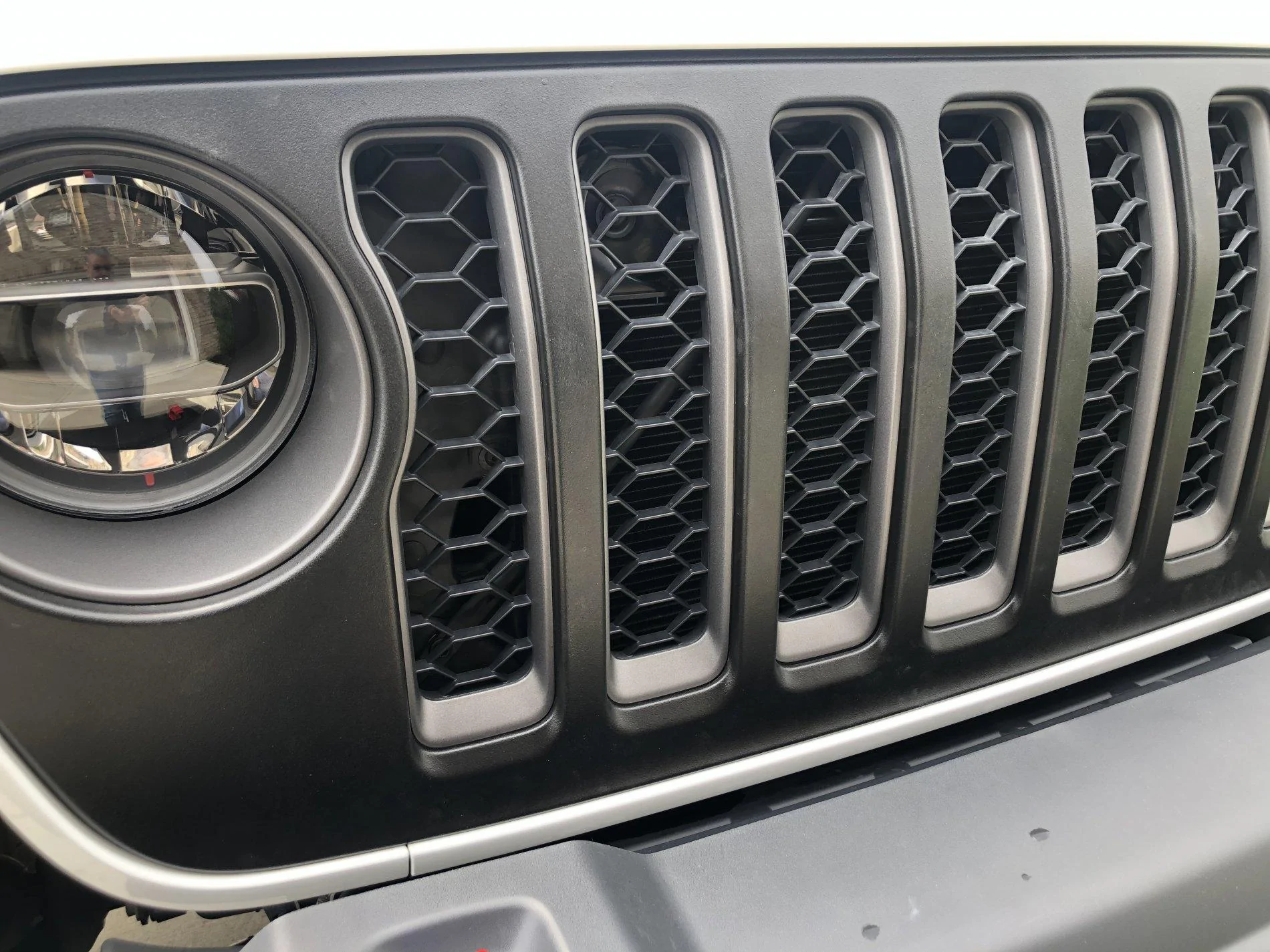 Jeep Gladiator Paint your stock grill vs. buying new one? 8EED51CE-2A7B-425A-B068-9253C621ADA7