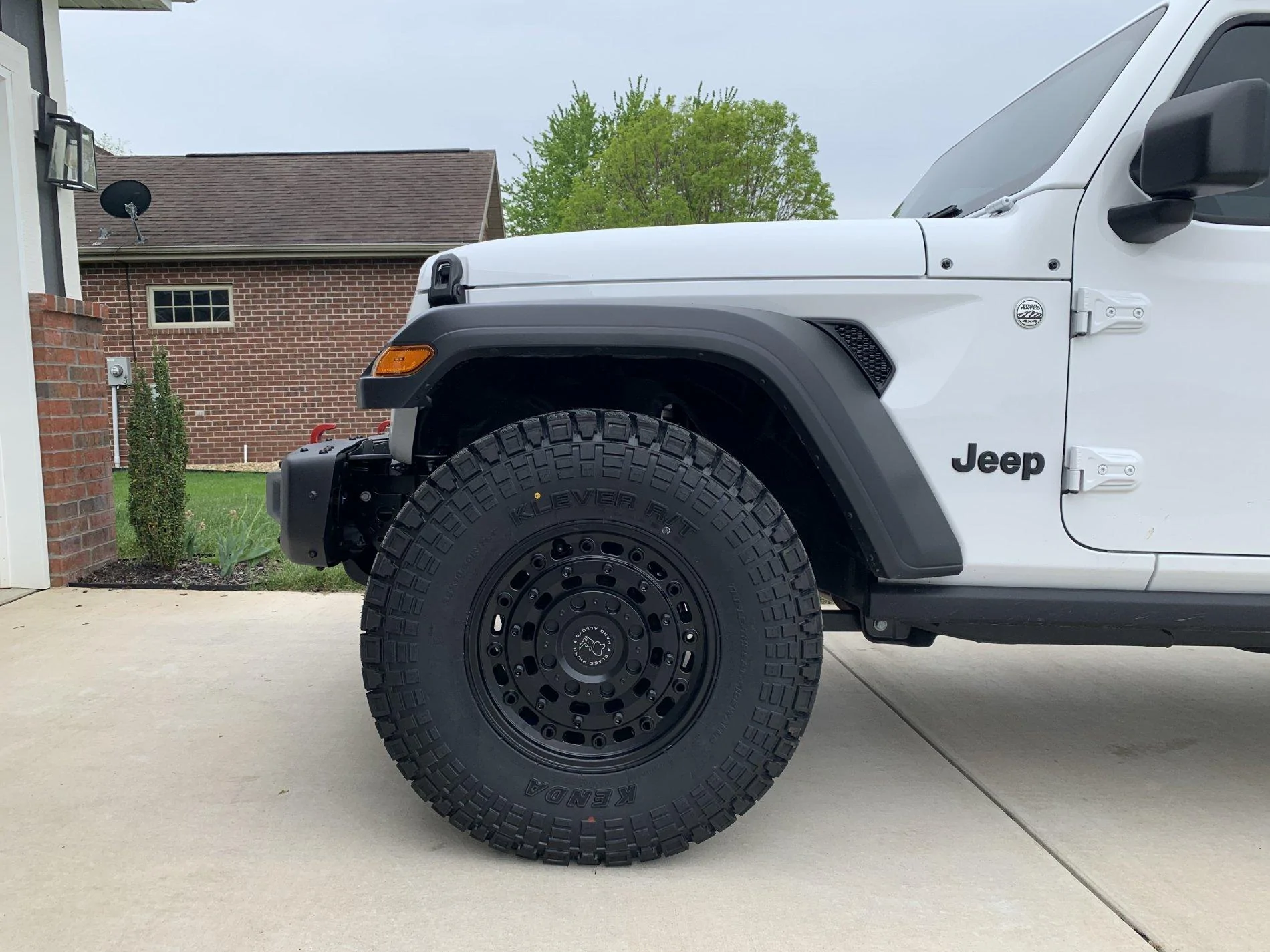 Jeep Gladiator Kenda Klever R/T KR601 35x10.50R17 2DBEA7E9-7BDD-45FF-93E2-E0CAD15189FD
