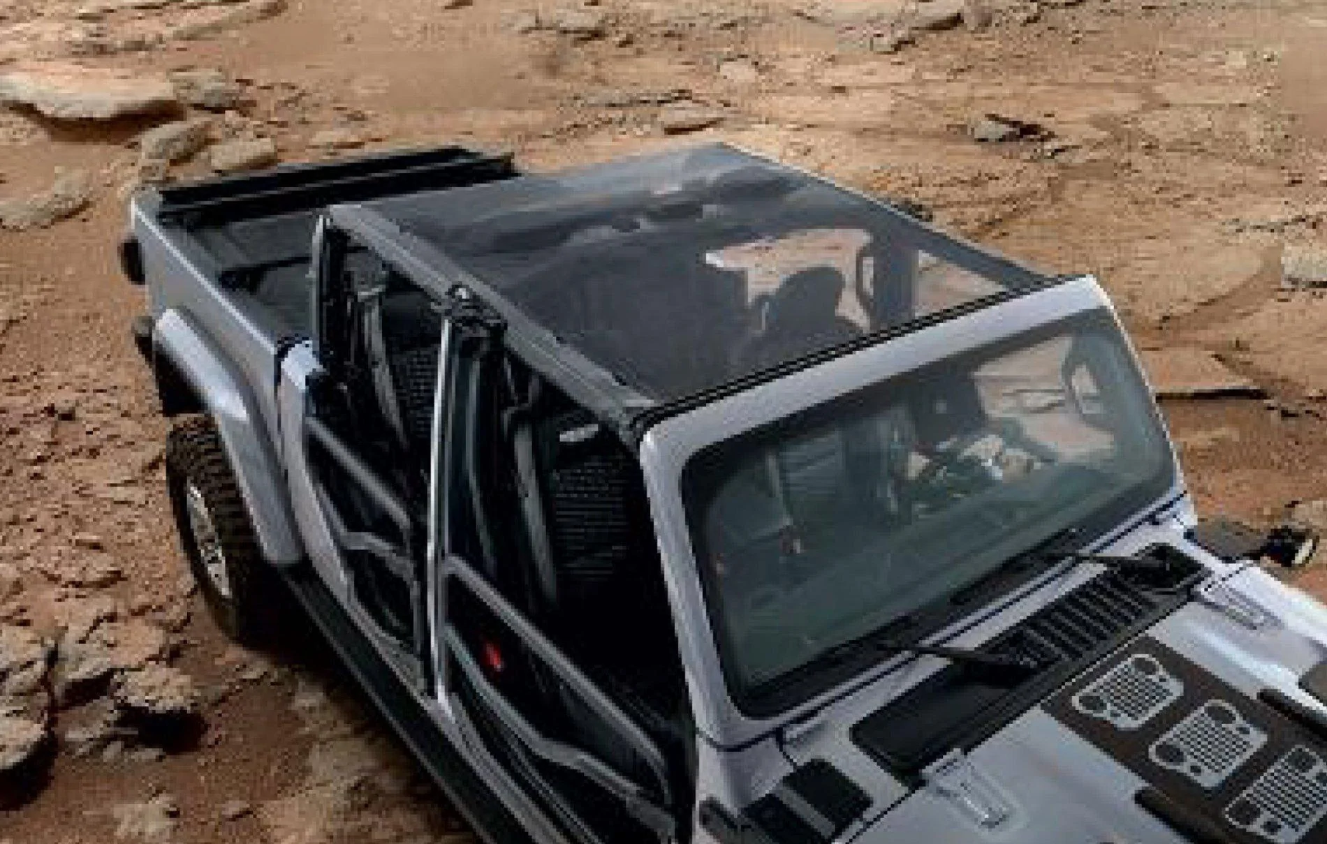 Jeep Gladiator Cargo Curtain and Sun Bonnet 6646F747-CAAE-46D4-8B21-DF39F2A50845
