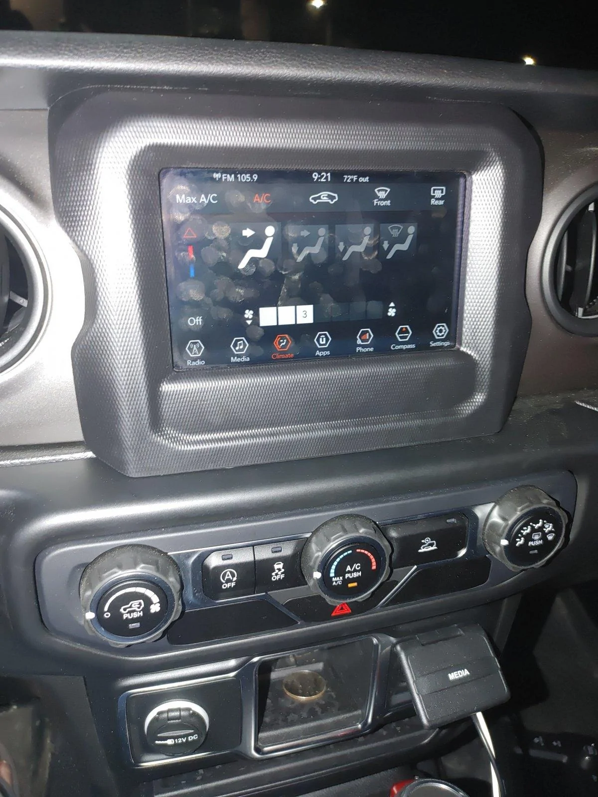 Jeep Gladiator Wrangler JL uconnect in gladiator 20200428_212143_HDR