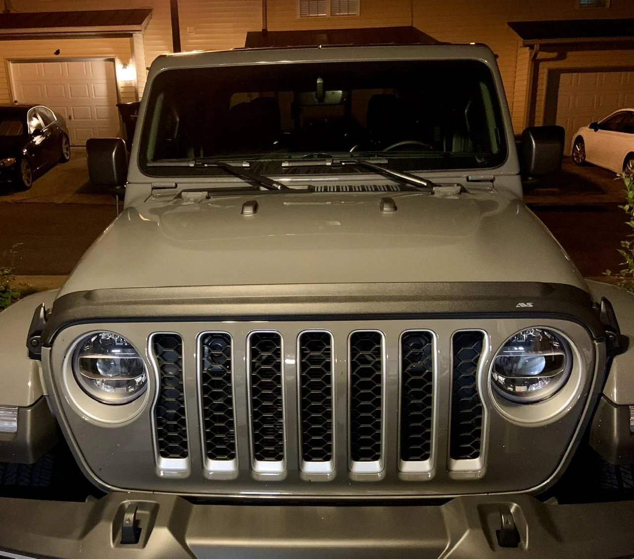 Jeep Gladiator Auto Ventshade Bug Guard Aeroskin II FE4450DA-A00B-4D73-9FD4-3B1A3CB5F5D1