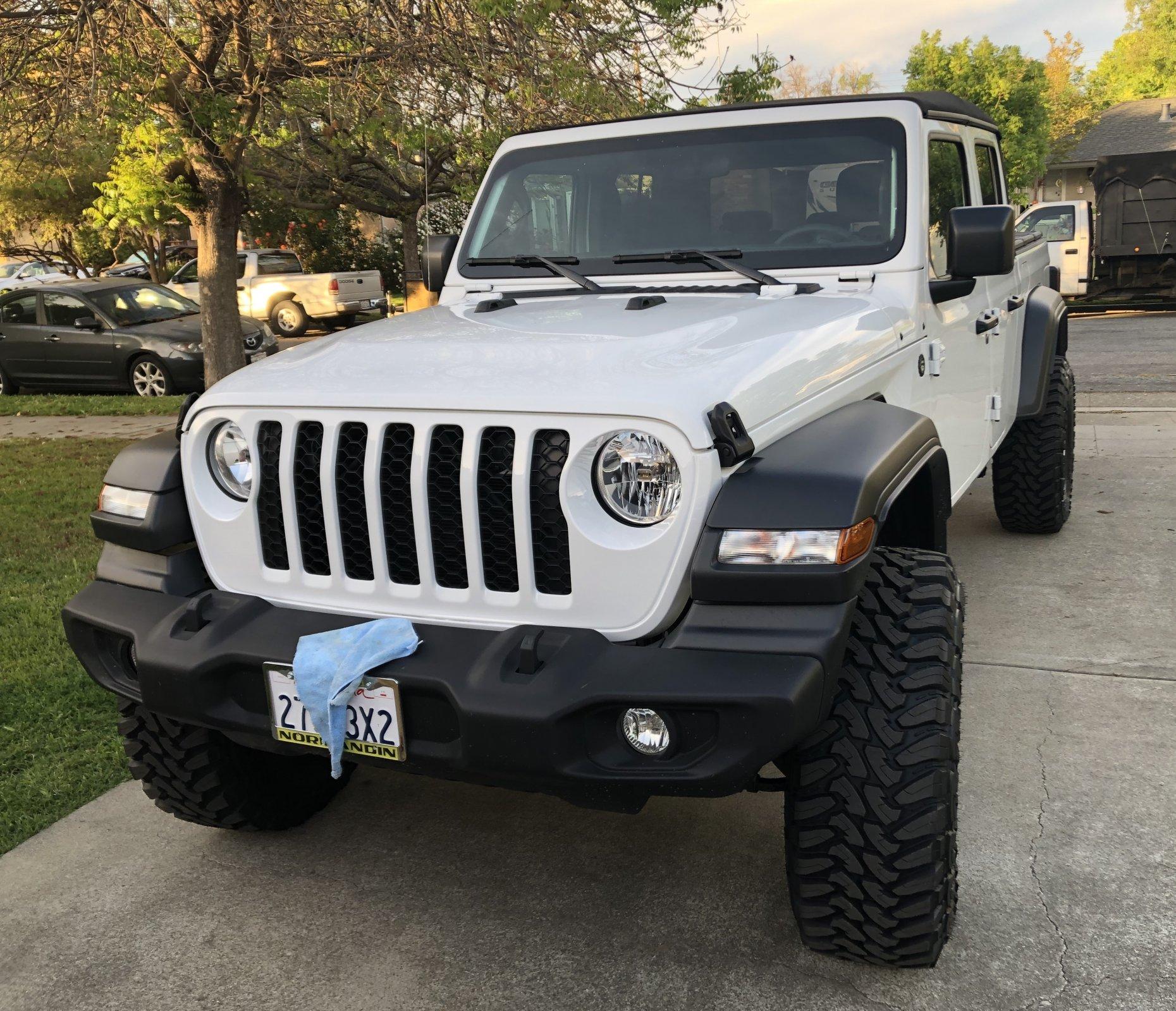 Jeep Gladiator Greg’s white JT max tow 8B20565A-D2AE-4CC5-BD51-8370DF09E60B