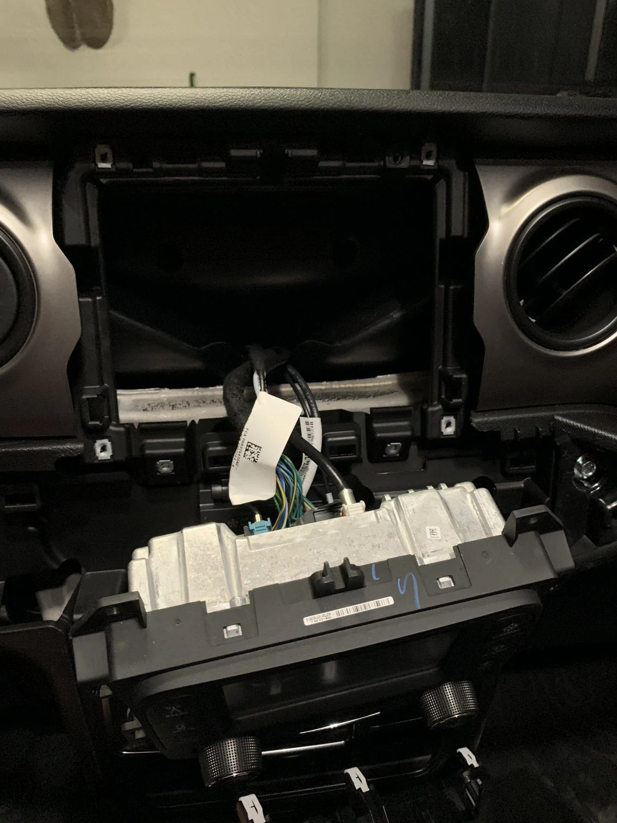 Jeep Gladiator Bunchahoopla White Sport Build B16828A6-F8FE-4977-9B05-752E87E6EADD