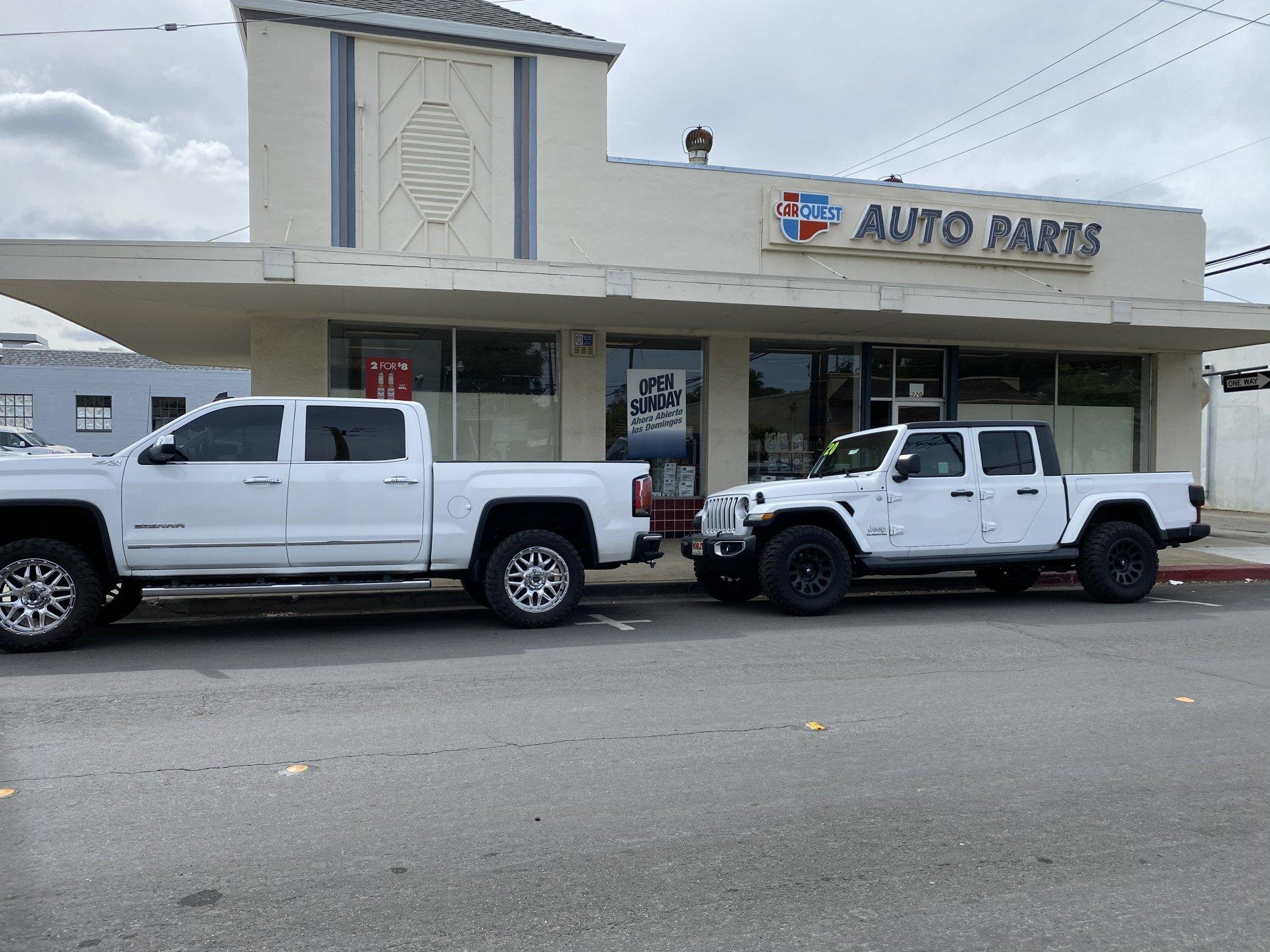 Jeep Gladiator BRIGHT WHITE Gladiator JT Club 836DD3AC-56AF-4DC7-98F8-A5EFBCEC4D6A