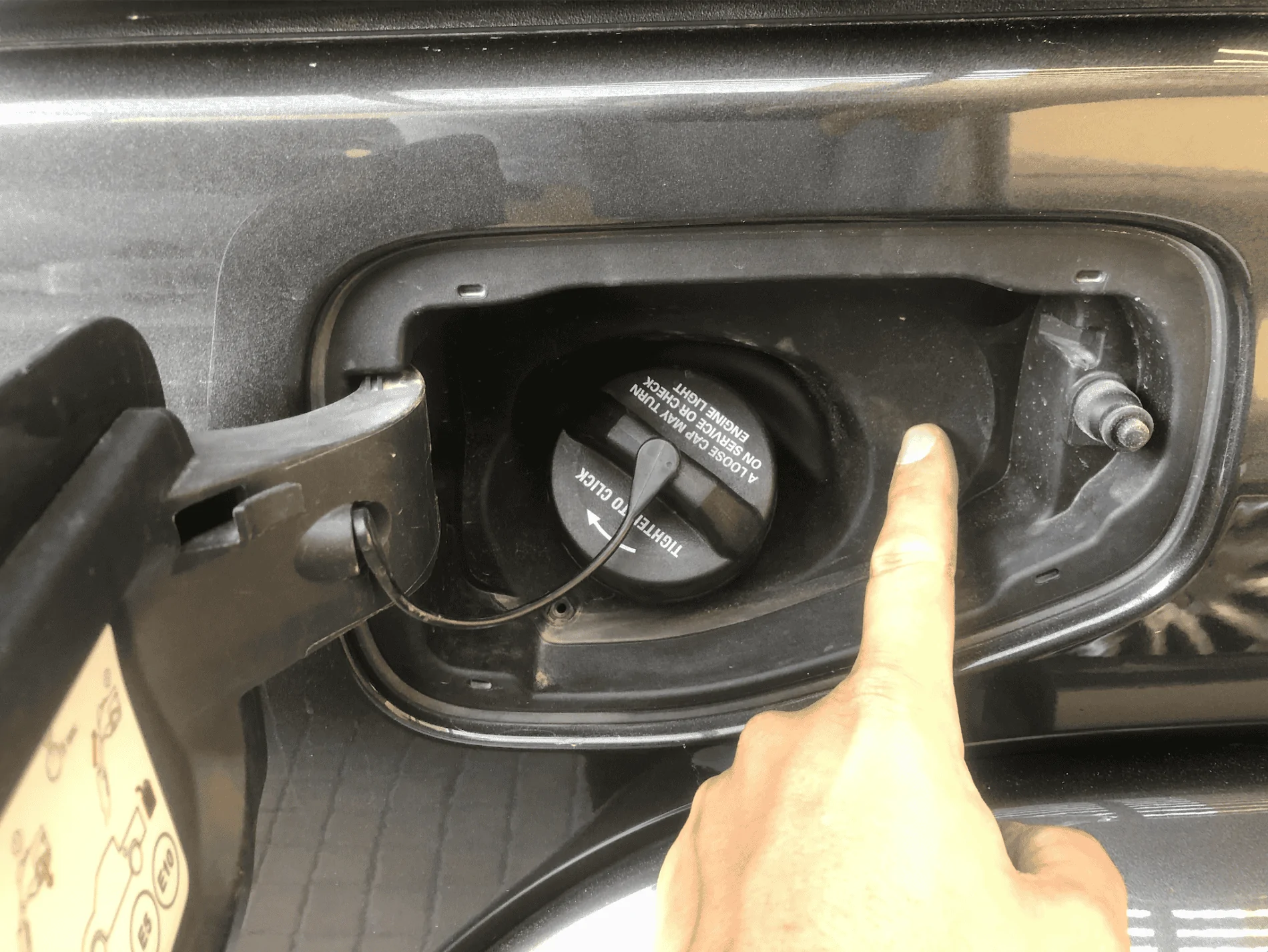 Jeep Gladiator Space next to fuel filler Screen Shot 2020-05-03 at 8.31.04 PM