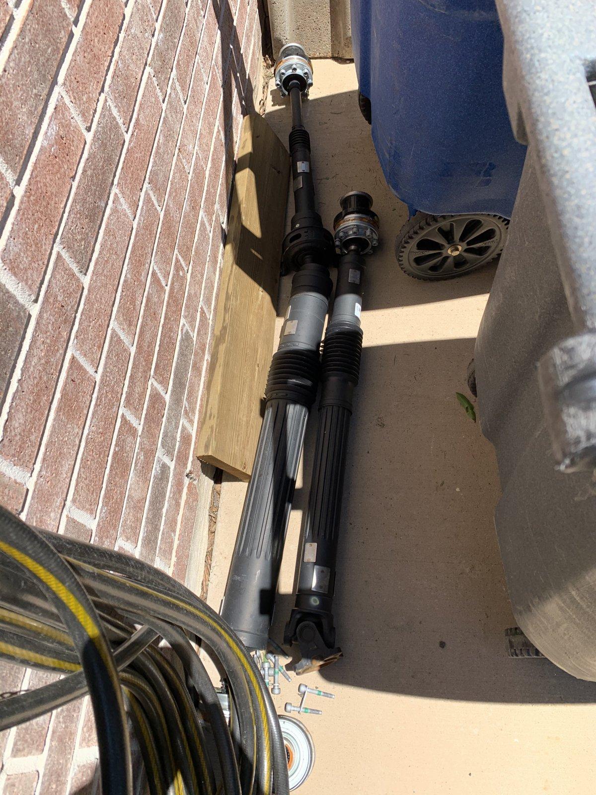Jeep Gladiator Stock driveshafts LQKi0t6%SDmocZ7wBcmF9w