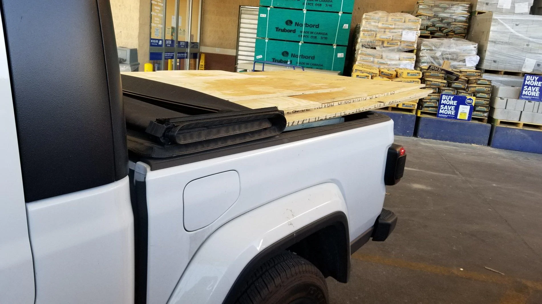 Jeep Gladiator Bed Cover, roll up vs tri fold 20200502_172401