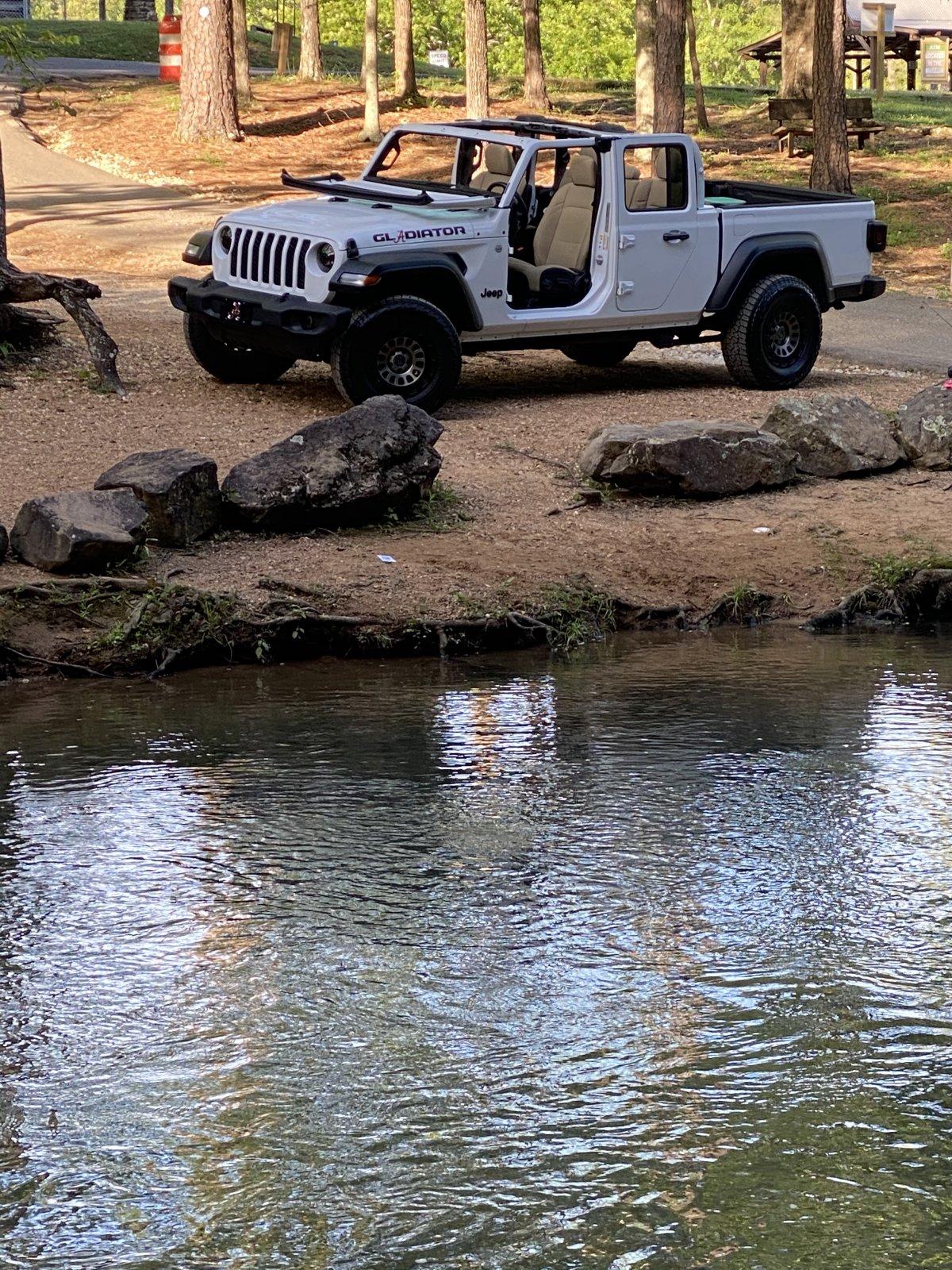 Jeep Gladiator BRIGHT WHITE Gladiator JT Club D0A6732C-BDA8-4766-B7E1-0598BB73F648