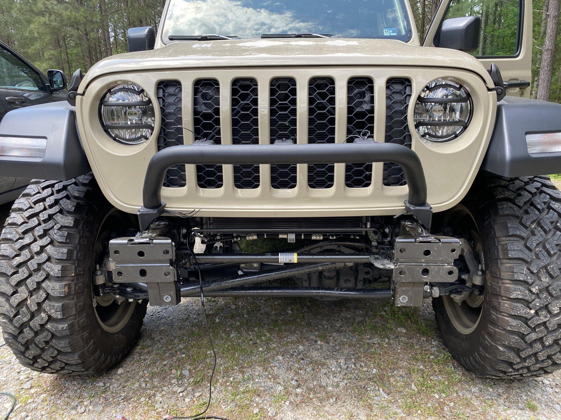 Jeep Gladiator Light Bar - front plastic bumper 145E7650-951F-46F1-9E12-7DC76641A640