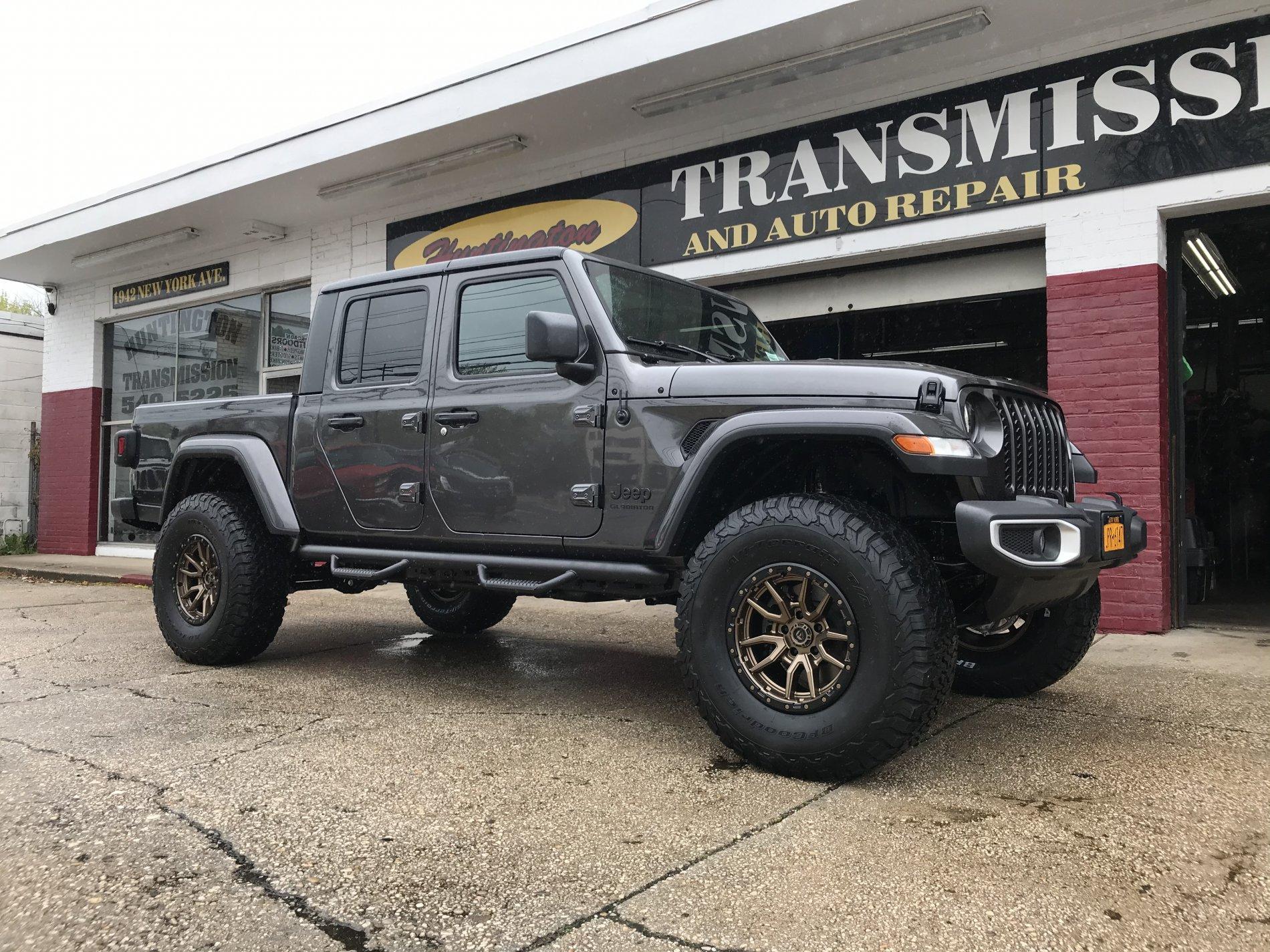 Jeep Gladiator Long Island Truck Shops 497B9E78-A2BD-4BC9-9F11-8CC5C754E21A