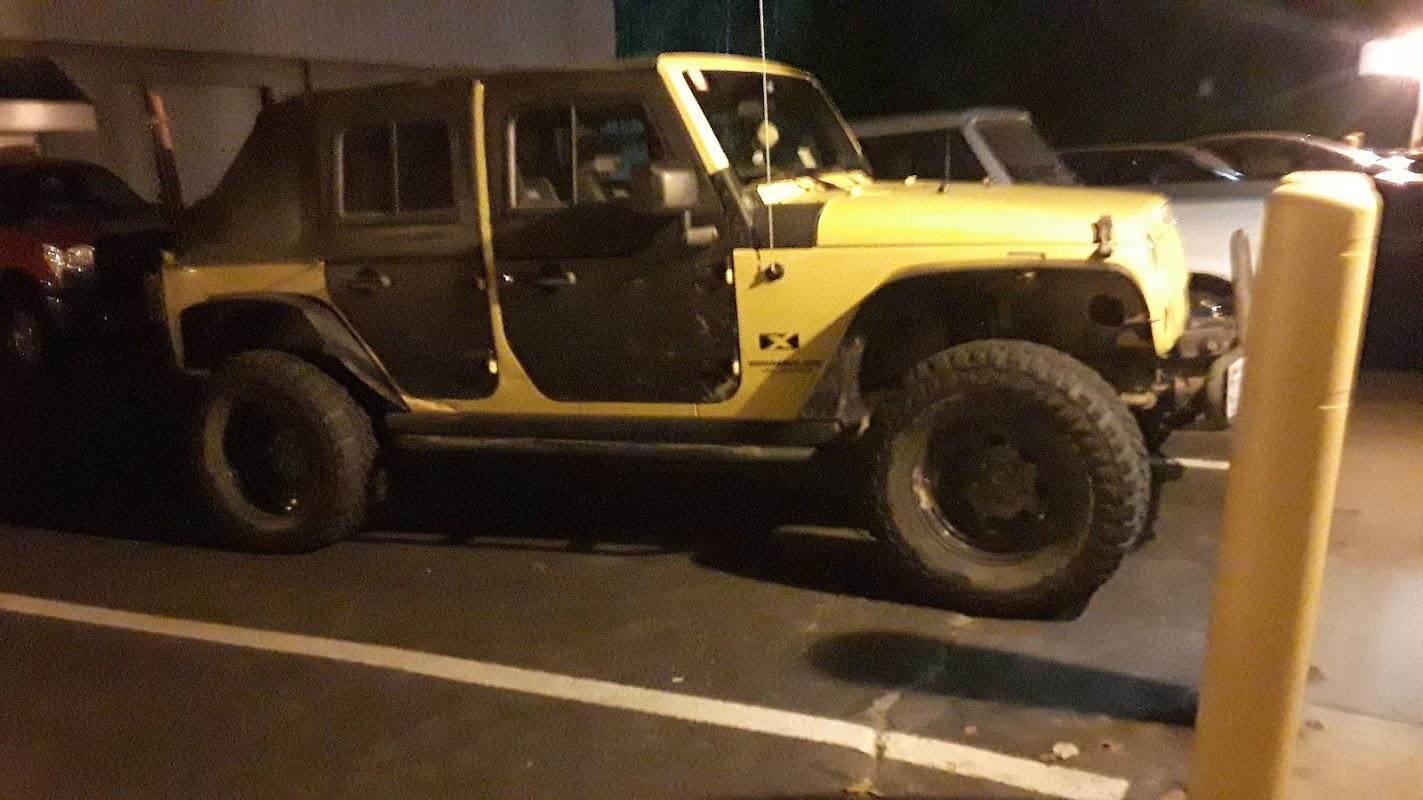 Jeep Gladiator Doors off, premium soft top, rain protection? 20171229_184252