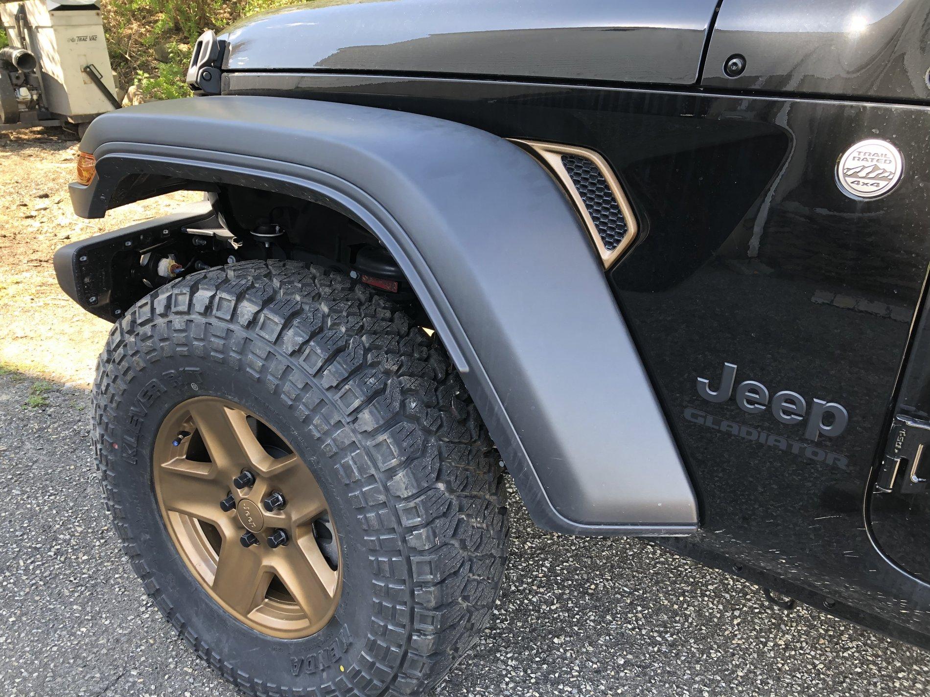 Jeep Gladiator Black and gold gladiator 9E60AD8A-F9CE-4C63-B4E3-07D0378F79DB