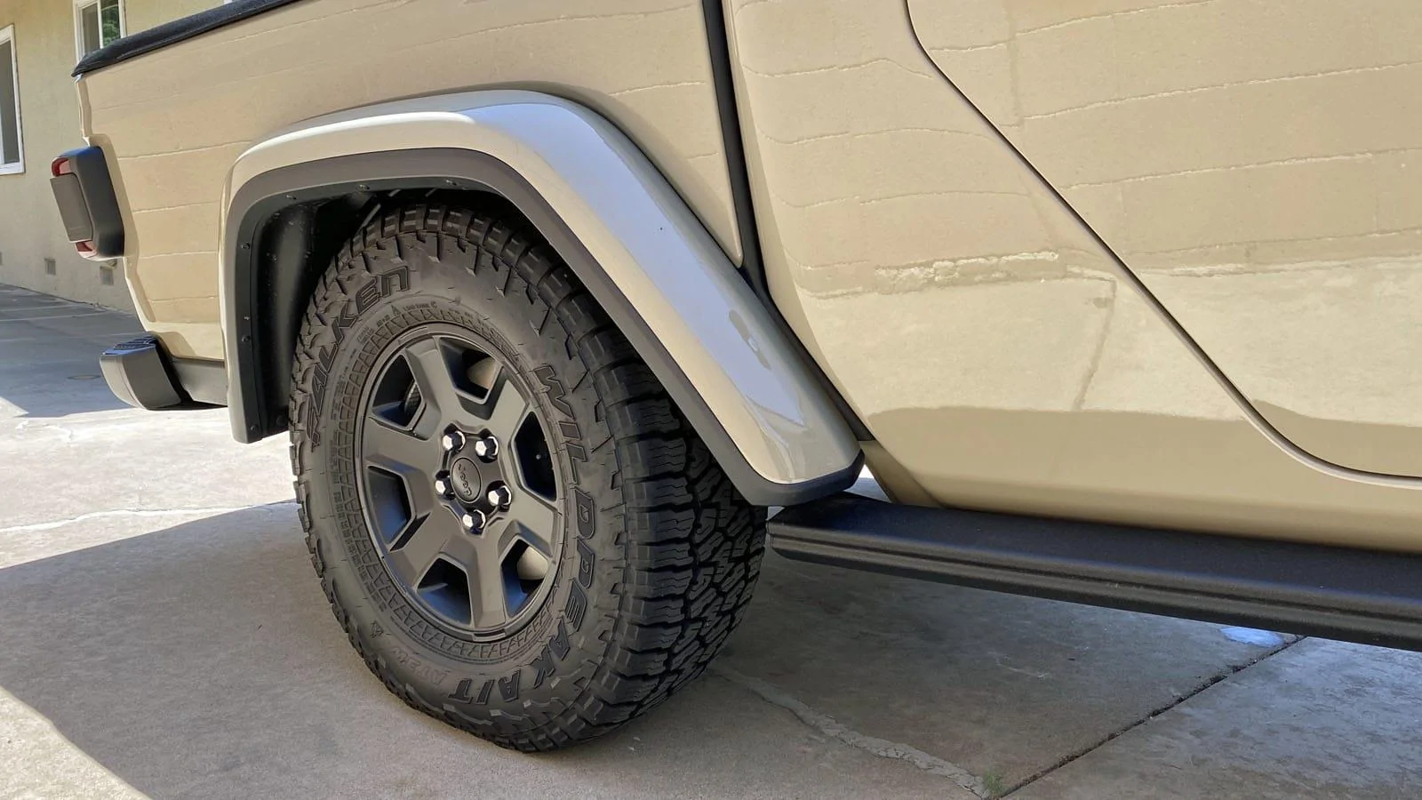 Jeep Gladiator Gladiator Mojave vs Rubicon Suspension Flex Test (RTI - Ramp Travel Index) 6_RR_compressed_clos