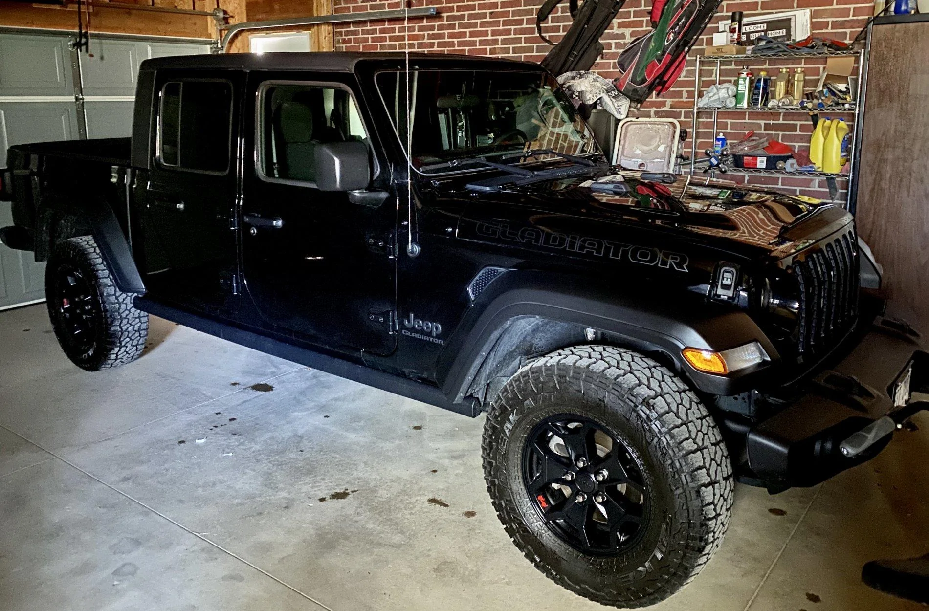 Jeep Gladiator BLACK Gladiator JT Club 1A436BE1-1B01-4A55-A46C-09E93ACF3F93