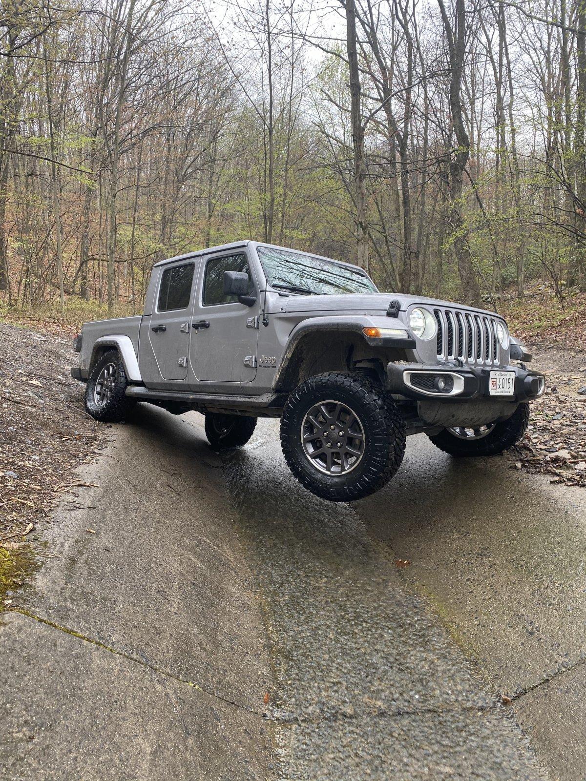 Jeep Gladiator BILLET SILVER Gladiator JT Club A4814F9D-945C-4029-BC79-2F5C2468B56A