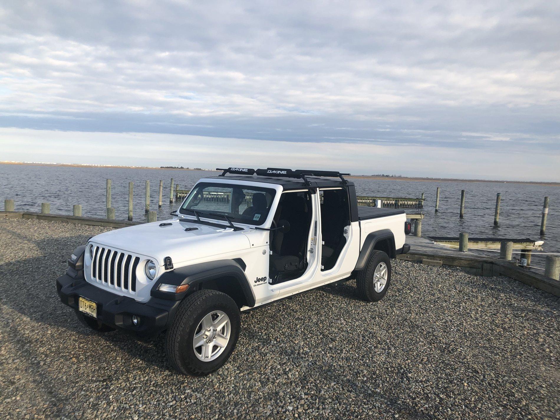 Jeep Gladiator Paddle board with roll up tonneau? 8E895735-6342-4BAC-B815-22427B360F25