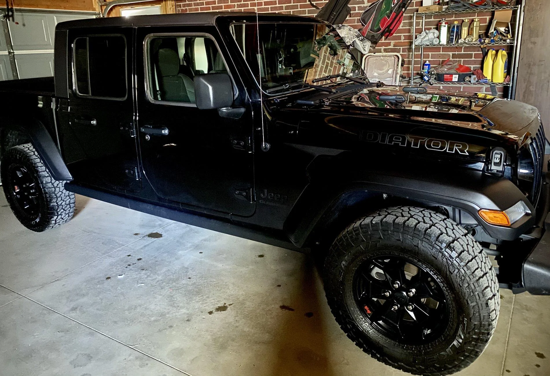 Jeep Gladiator Help- Roll up or Tri Fold Cover? 5161A461-2549-4562-AFA8-8215A6EF64F8