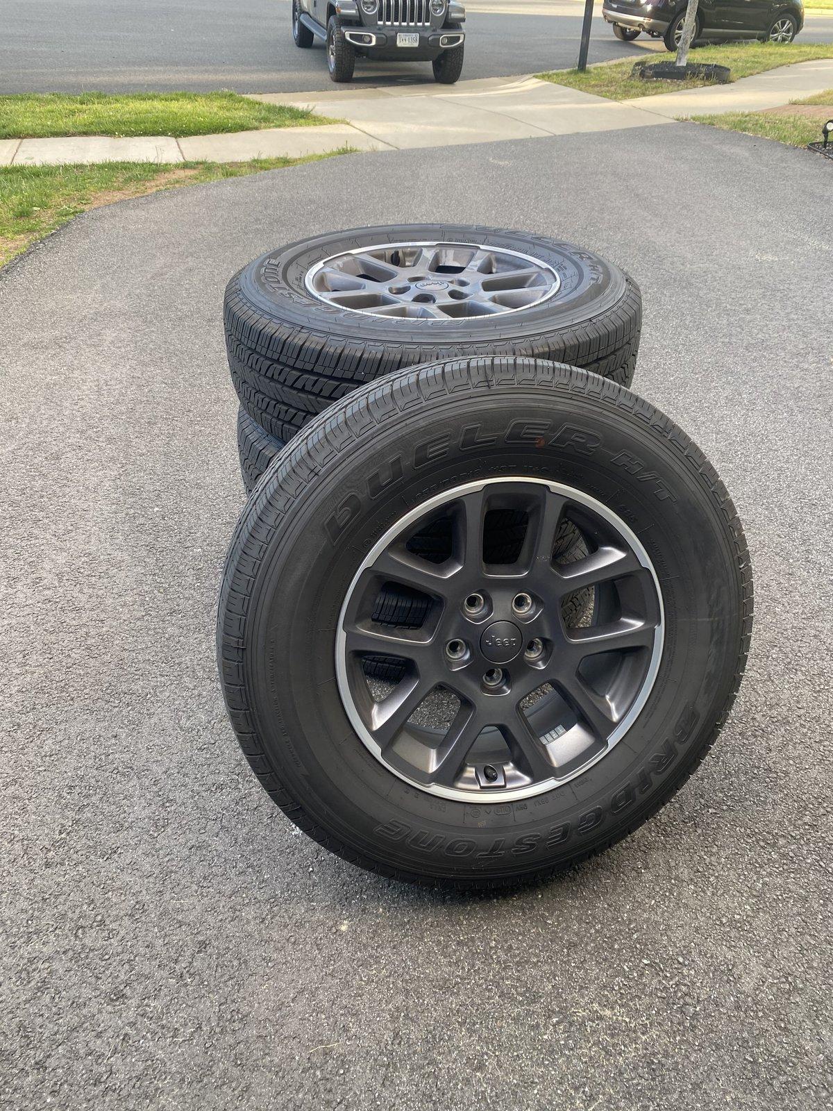 Jeep Gladiator Overland Wheels & Tires with TPMS and lug nuts A55A90DA-C3EF-4020-8EFE-ADE511EDB1A1