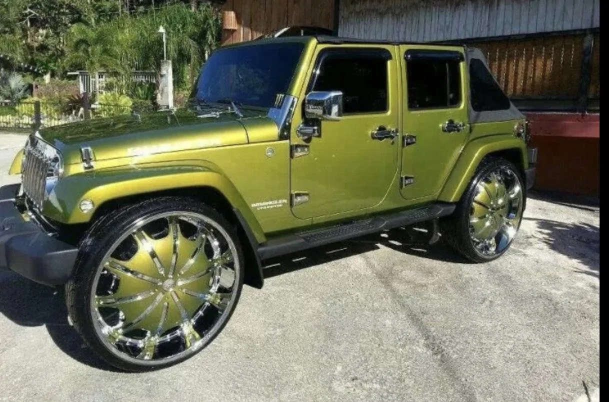 Jeep Gladiator Why don't they make a Gladiator that looks like this.... ABEC4C34-68F4-48F5-9D03-9E5228AFBA84