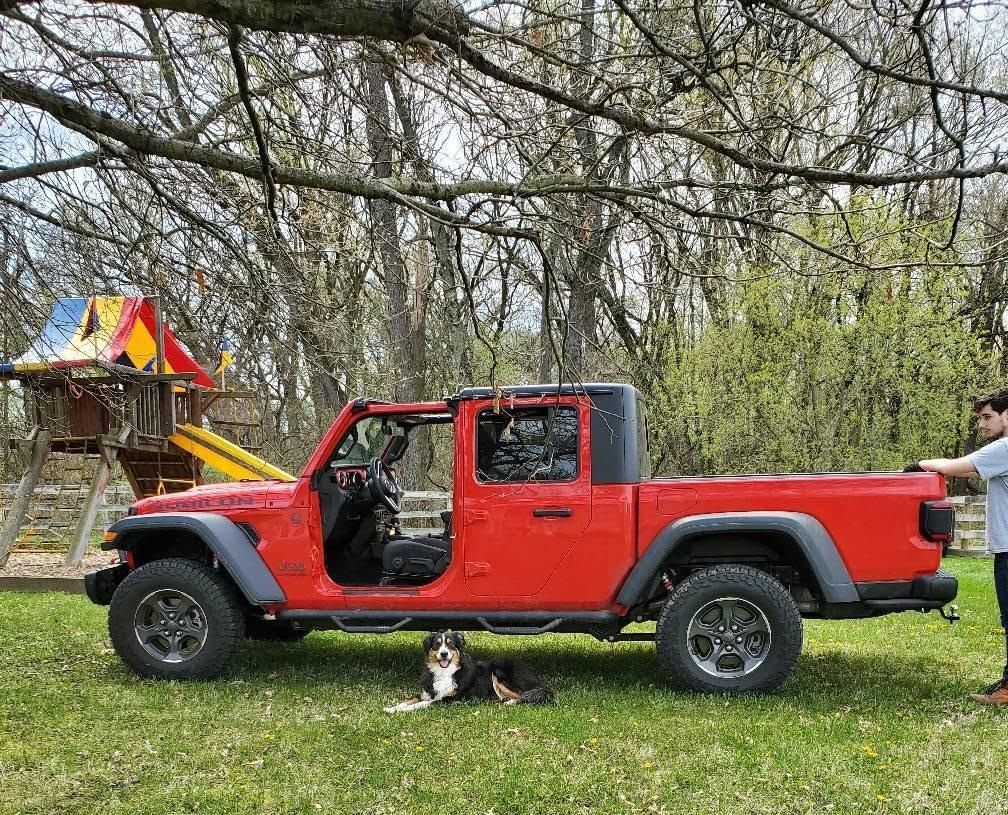 Jeep Gladiator Glad(iator) Dogs! Let's see 'em! Gladiator-Declan