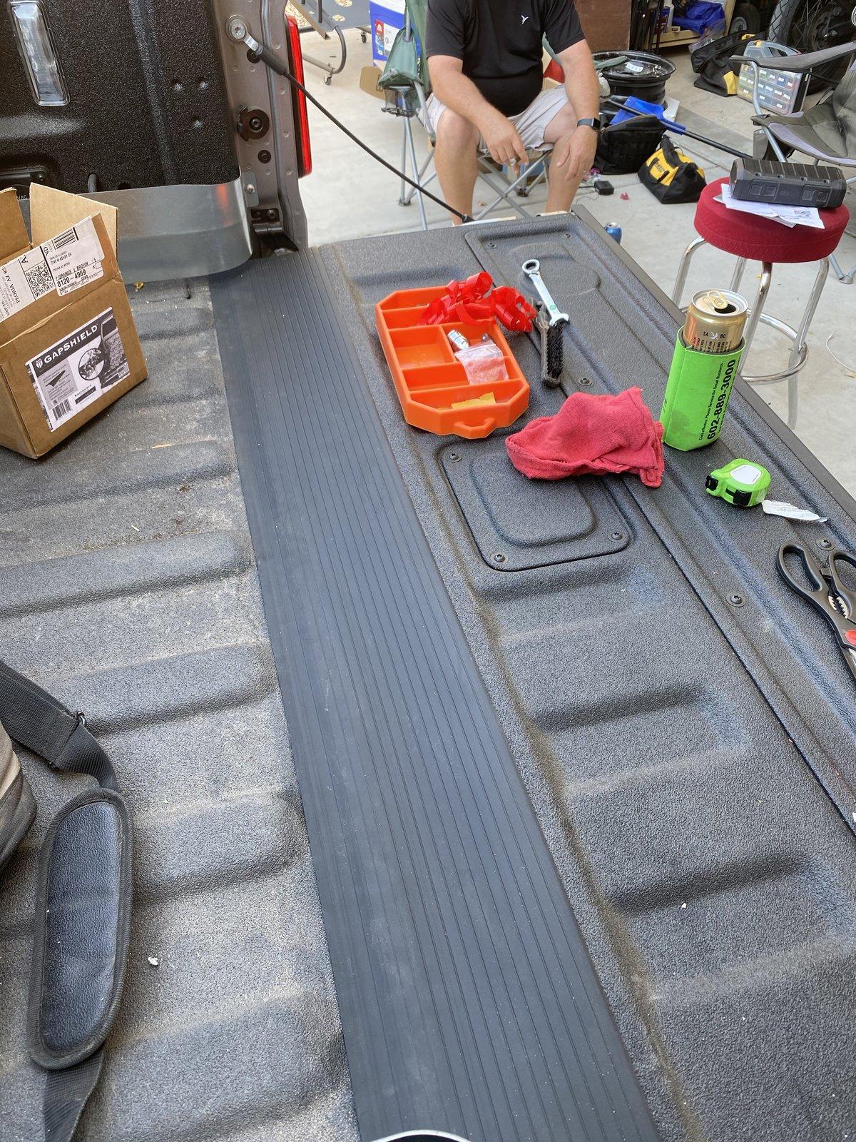Jeep Gladiator Rubber Tailgate Mat IMG_6595