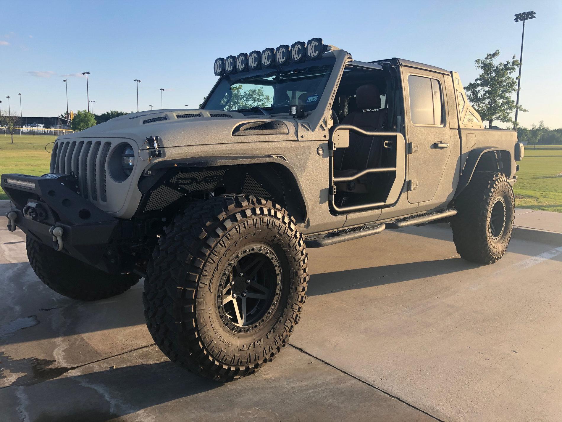 Jeep Gladiator Rugged Ridge Fortis Tube Doors IMG_3837