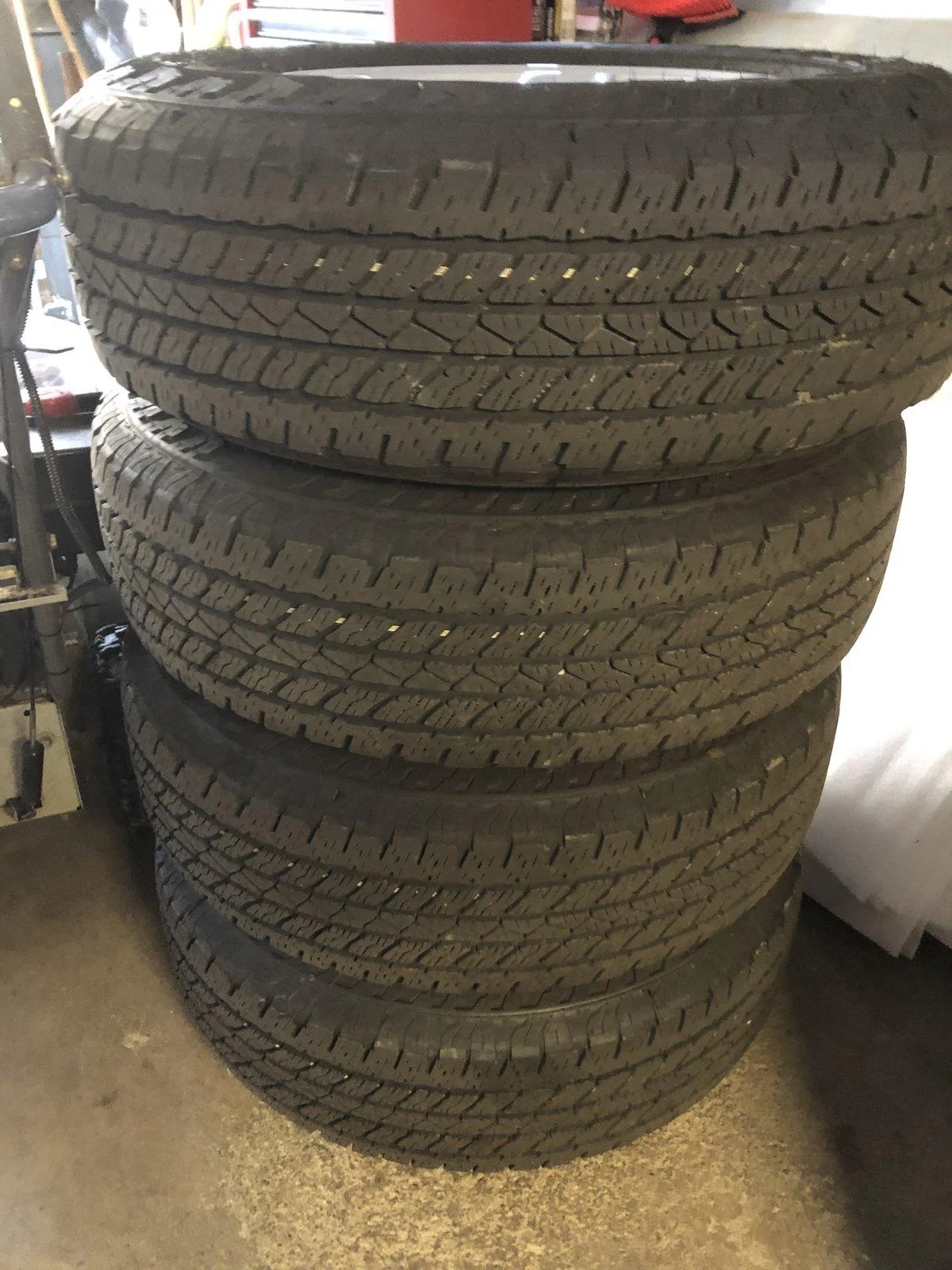 Jeep Gladiator Gladiator max tow wheels. Less than 1000 miles 0465E901-4B22-4293-9976-6DA34A3ABFD4