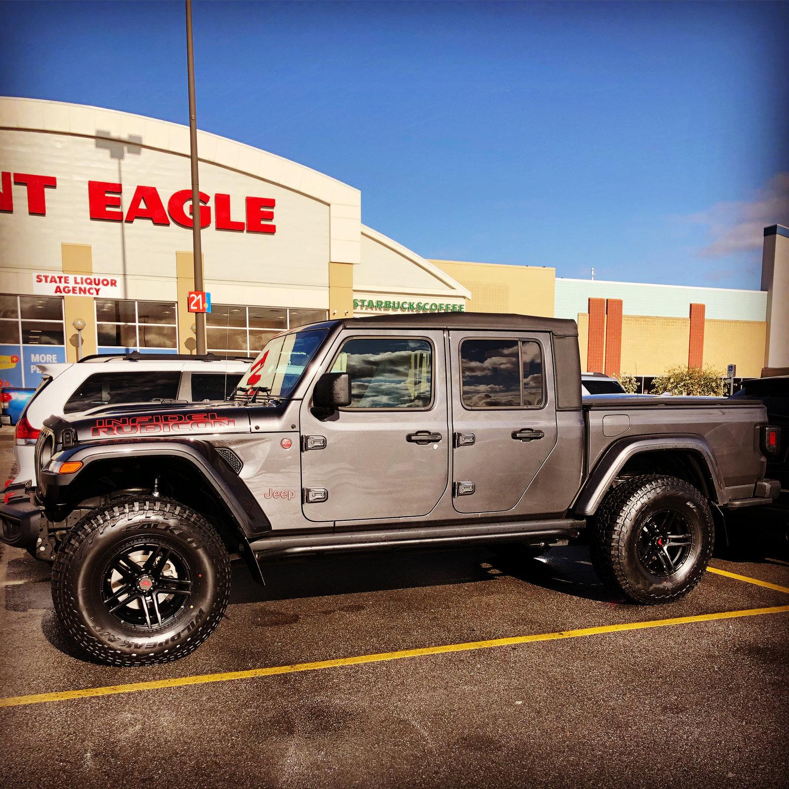 Jeep Gladiator Venomrex and 37 falken at3w 014D91E9-1DE8-4C5D-B9AA-E026EC535E3F