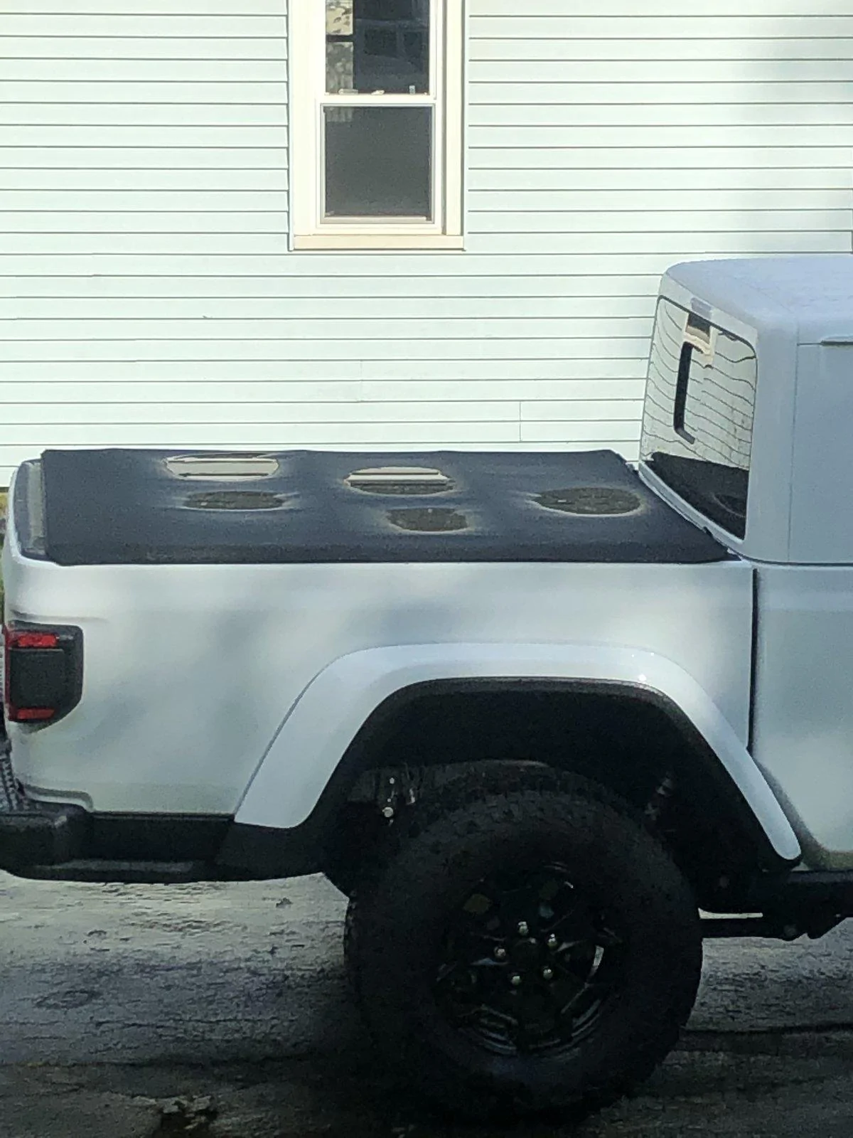 Jeep Gladiator tonneau Cover started lifting at sides when on highway 67162D3B-D2FD-4126-BFEB-14CF155EF21C