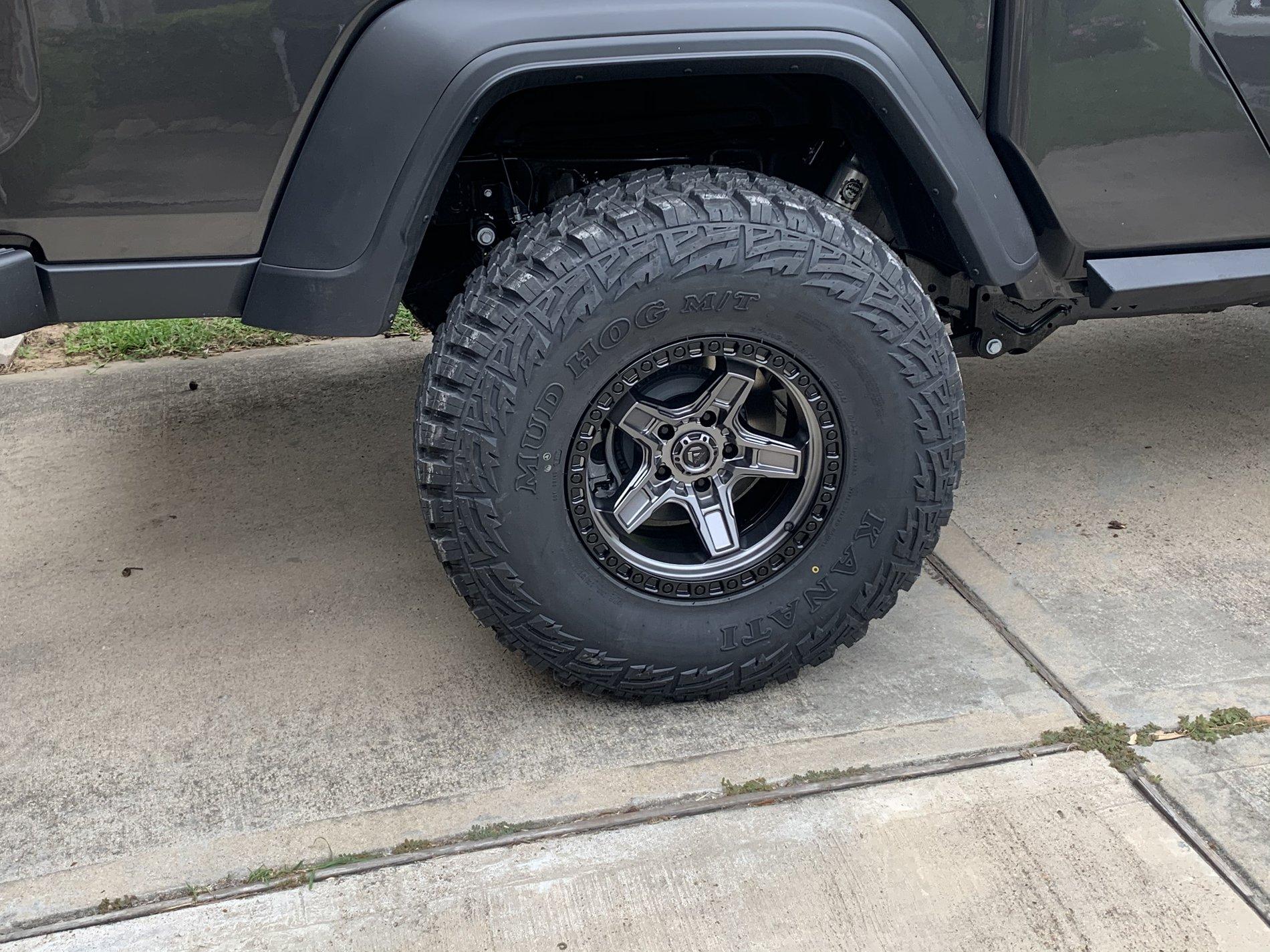 Jeep Gladiator Black is played out, let's see some colored rims AA681E1C-5AF1-42DE-AC7E-6FAD05A10612