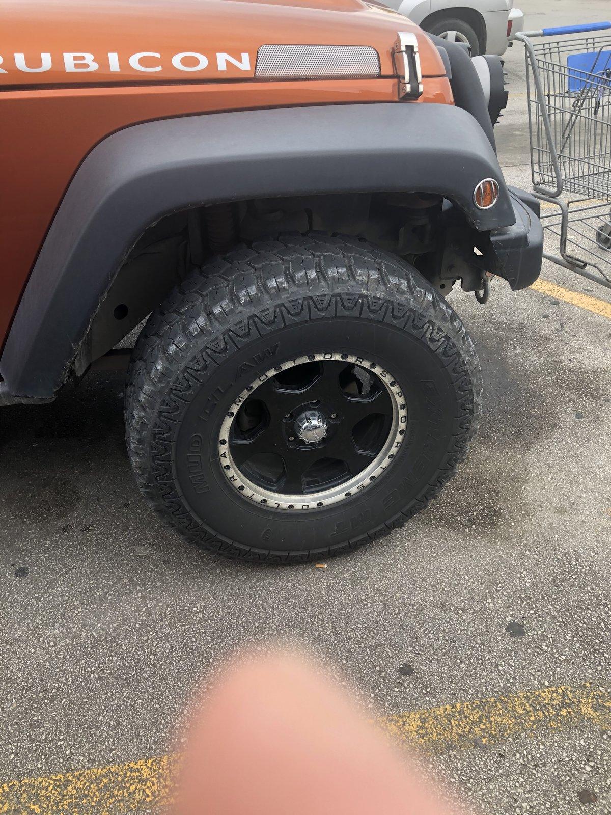 Jeep Gladiator Something wrong here ? 15870E13-73EA-4E3B-8199-1D28D5DCC630