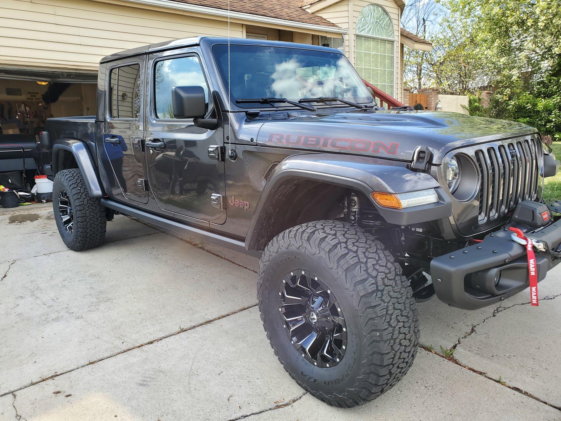Jeep Gladiator Gladiator vs. Wrangler Unlimited Gladiator at Home