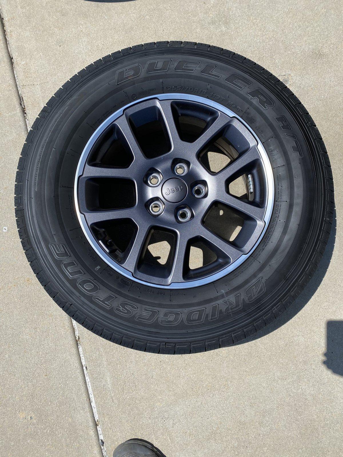 Jeep Gladiator Set of 4 Overland Wheels & Tires with TPMS - $600 IMG-0743