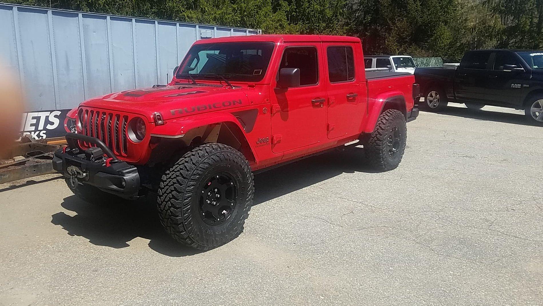 Jeep Gladiator FIRECRACKER RED Gladiator JT Club 96819682_1452083544977478_8525626789706334208_n
