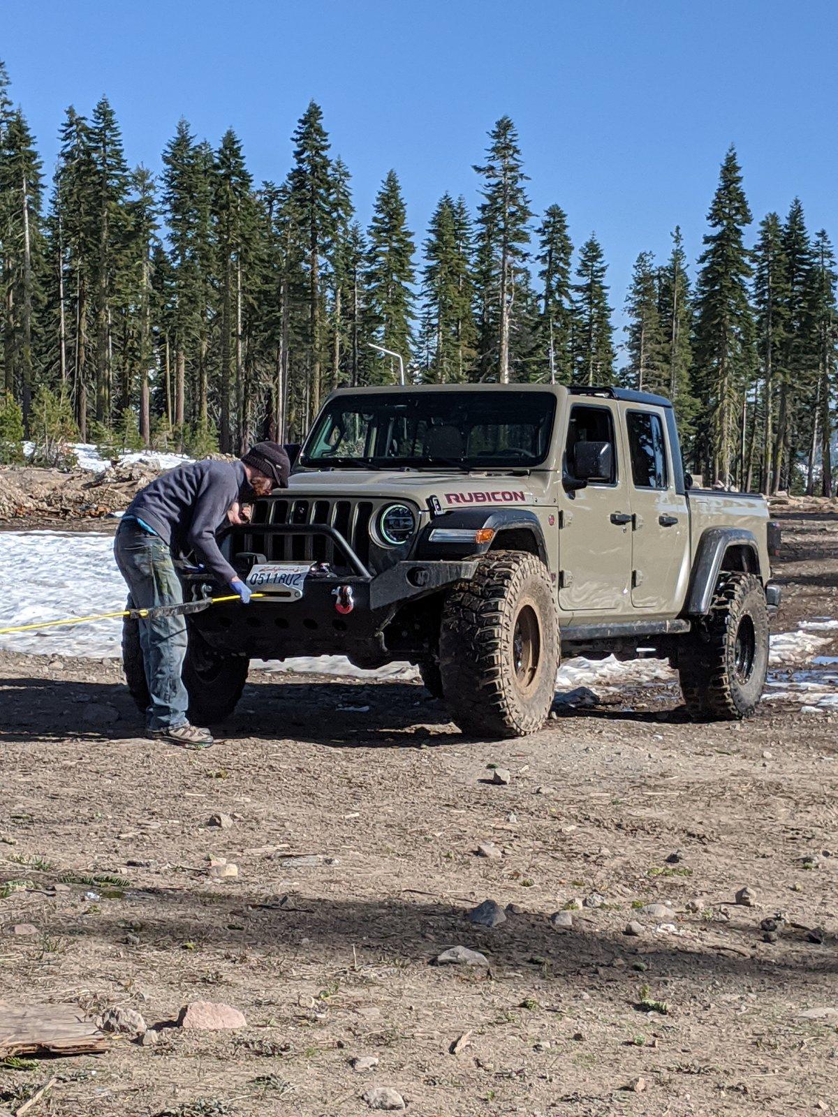 Jeep Gladiator 37’s with no lift! 824534589212593154