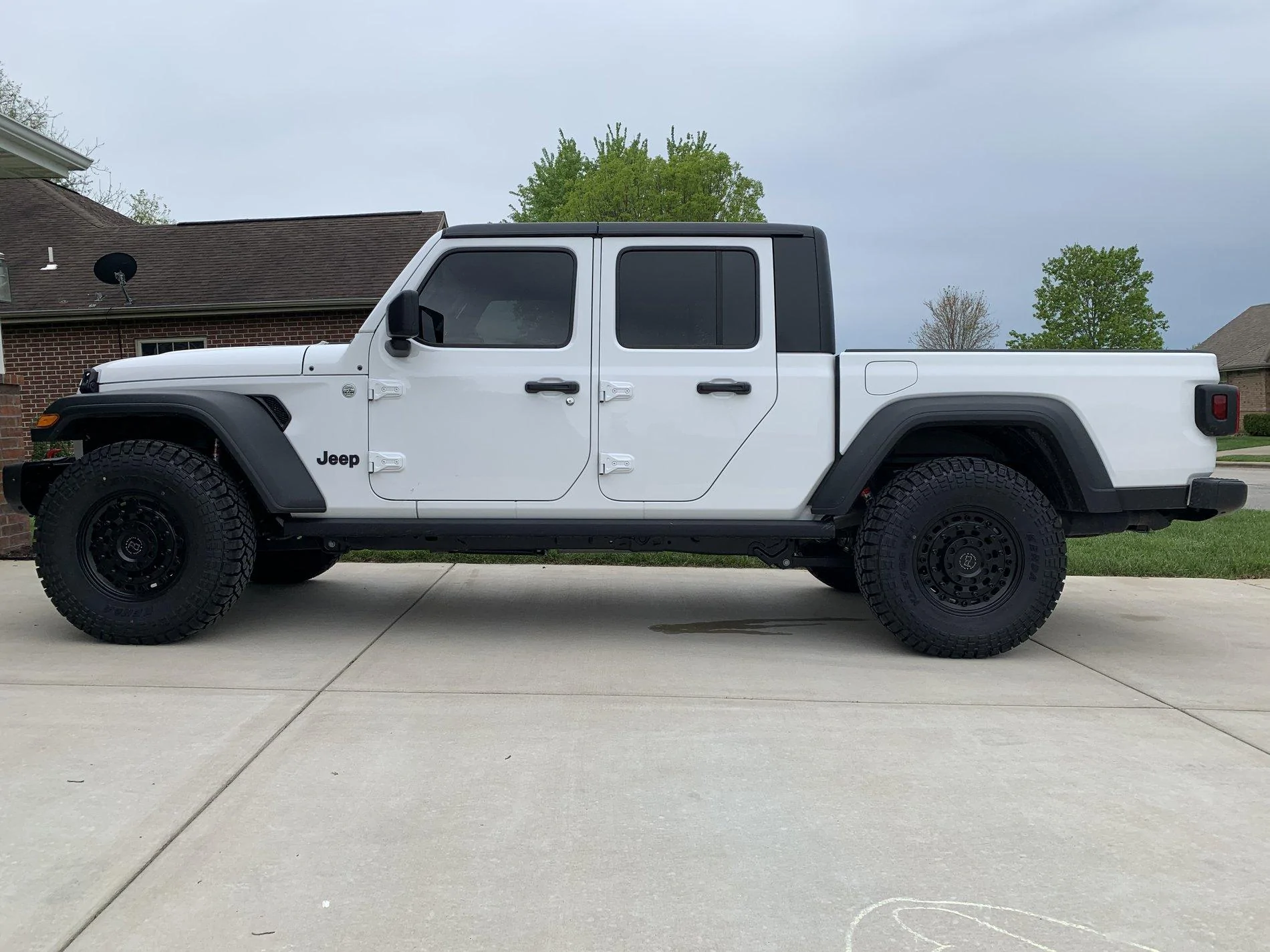 Jeep Gladiator Kenda Klever R/T KR601 35x10.50R17 DFFDB868-F08D-448F-845B-EC790FCF0559